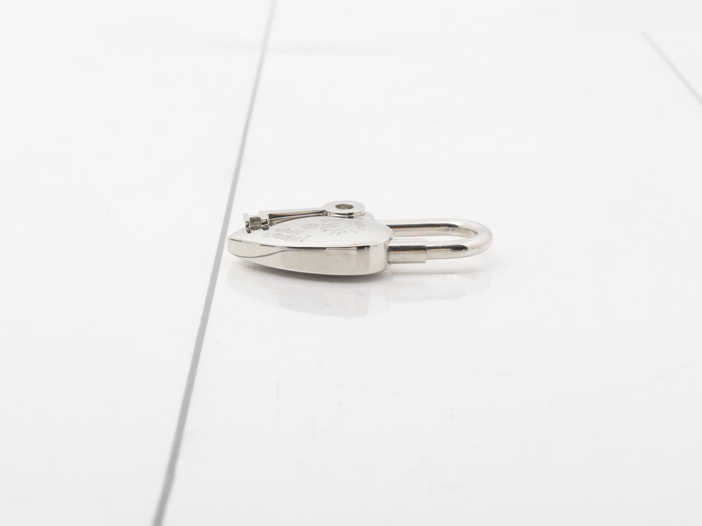 Heart-shaped padlock charm — view 3
