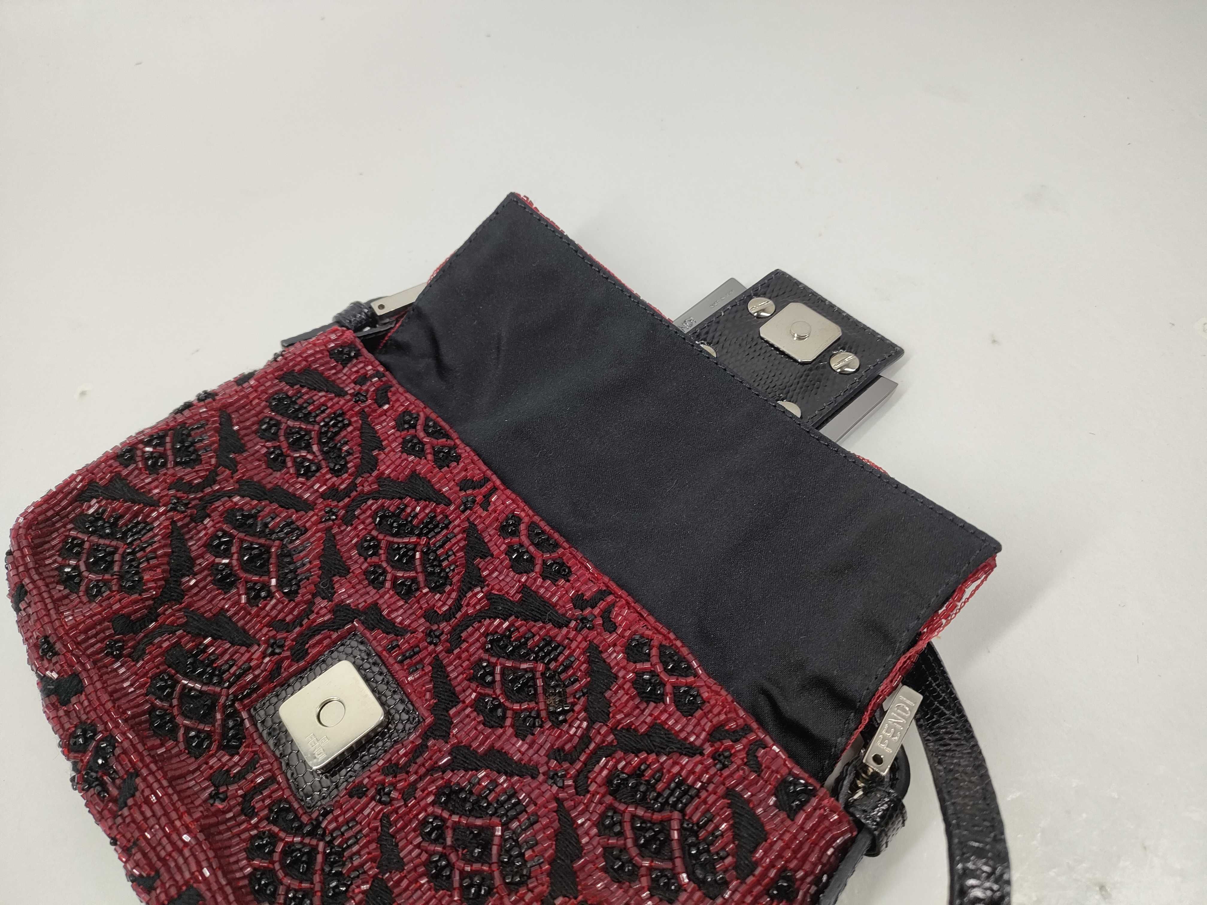 Mamma Bucket Bag / Beaded / Red / One-Shoulder — view 8