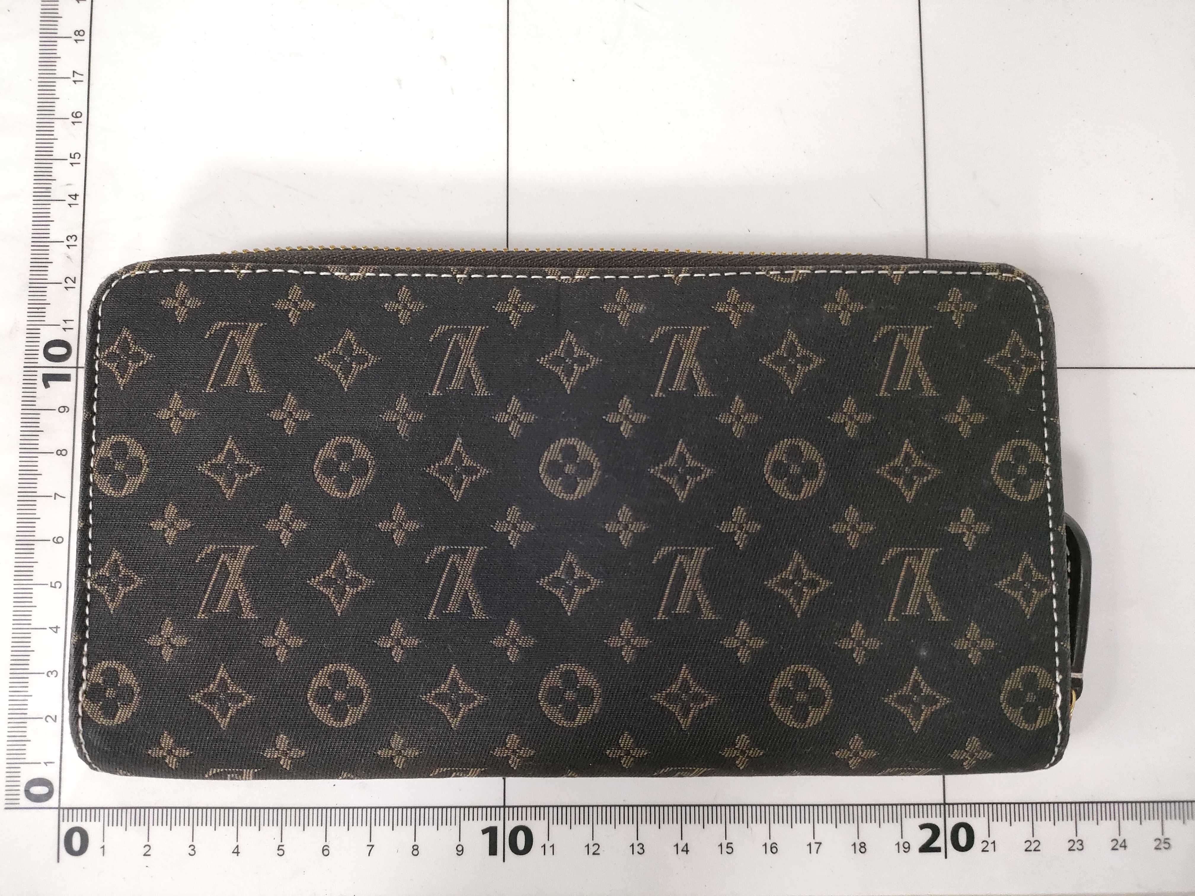 wallet — view 2