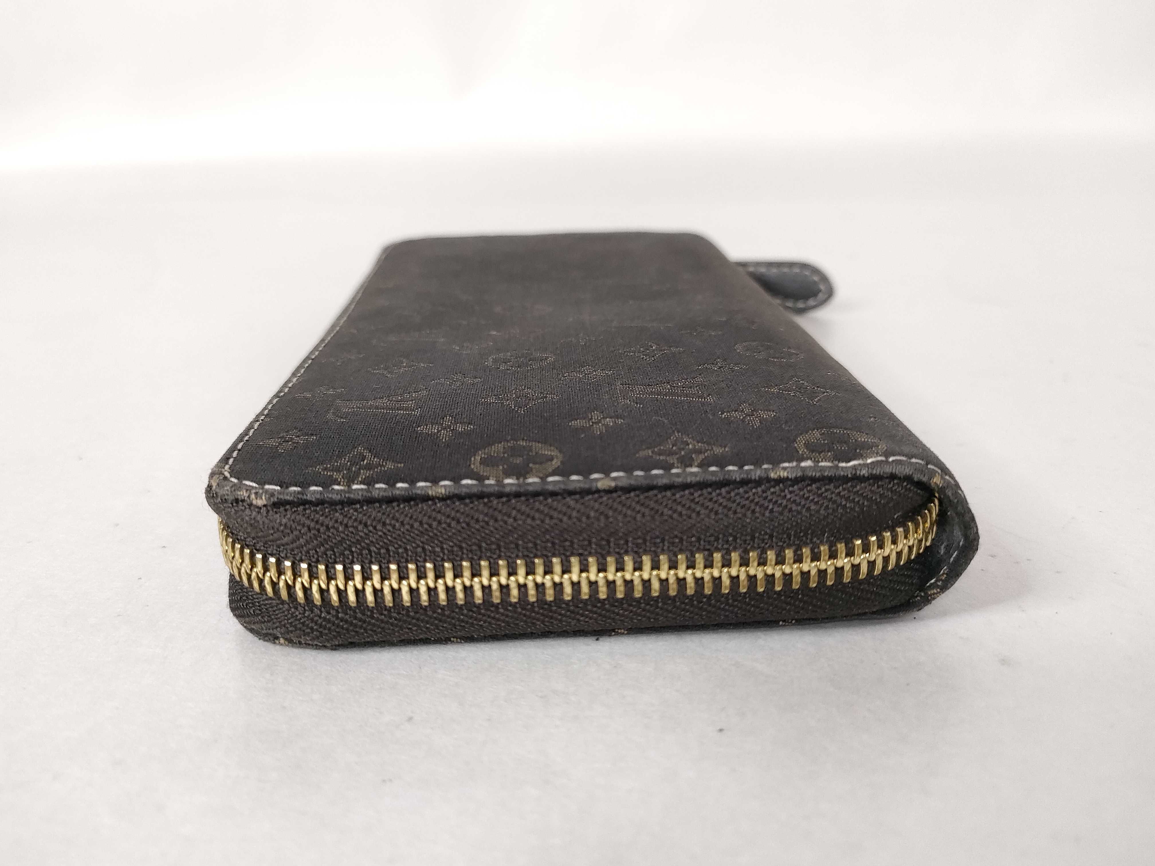 wallet — view 4