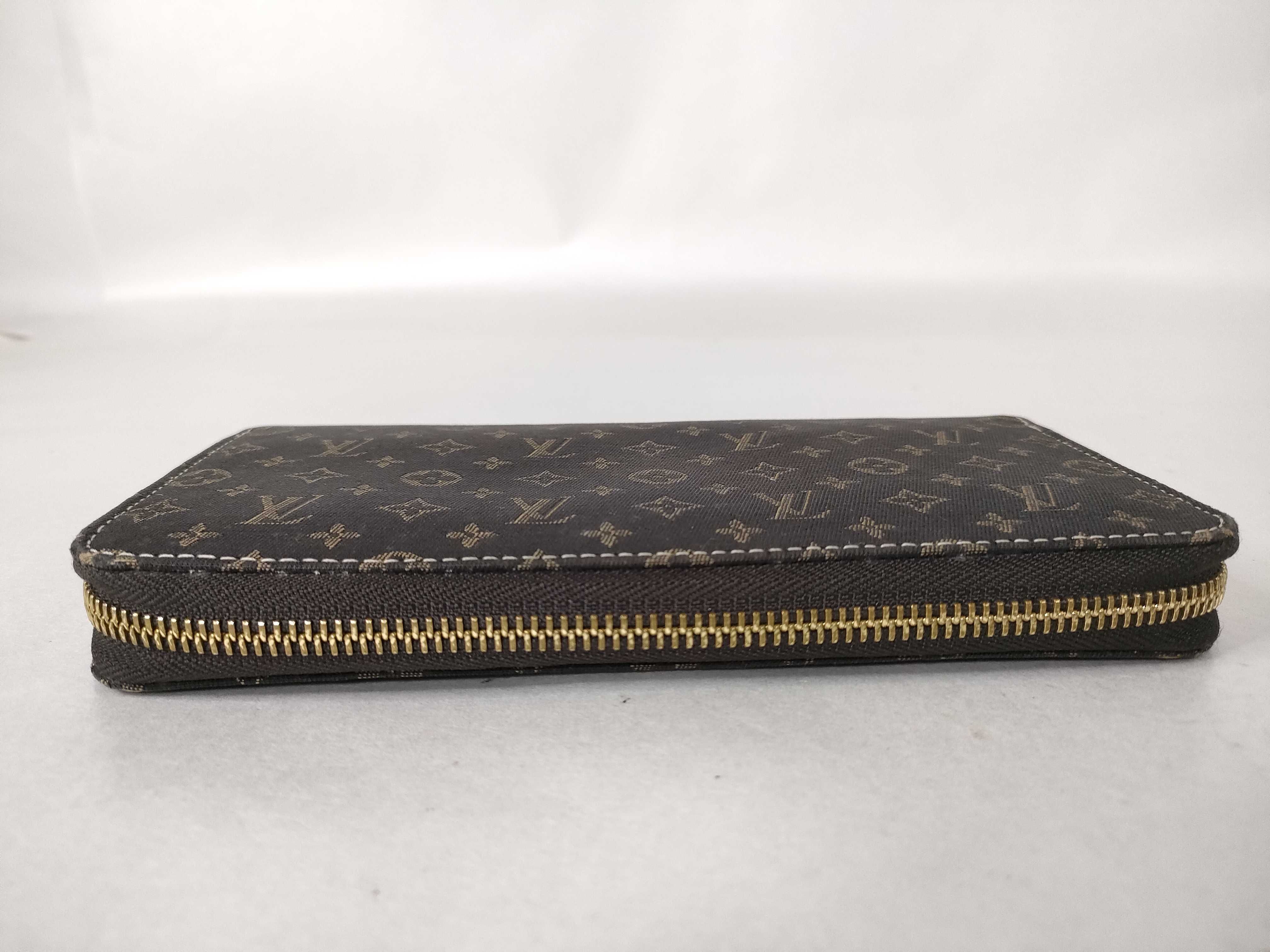 wallet — view 5