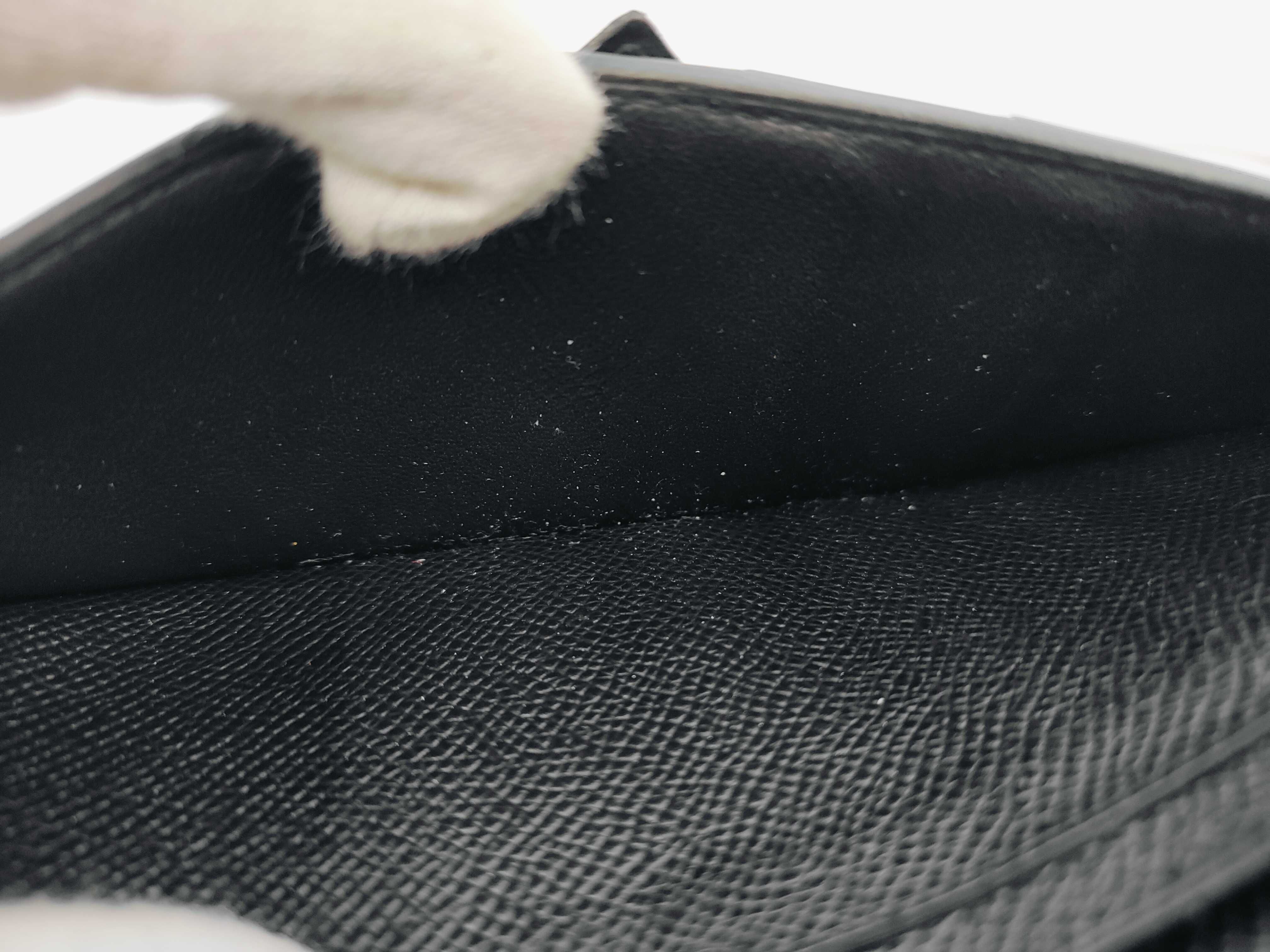 Bear Soufflé Fold Wallet Black C Engraved Wallet — view 11