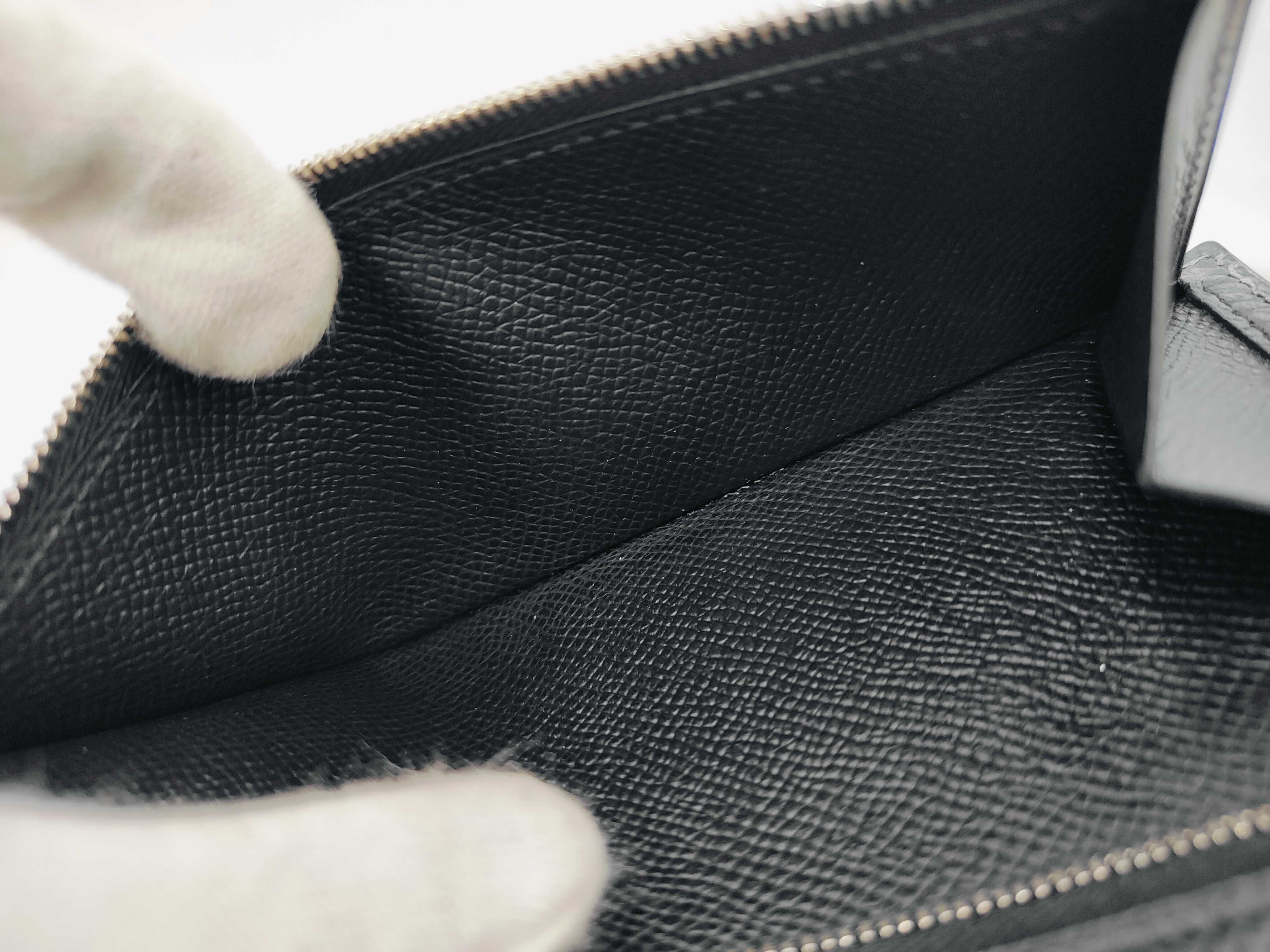 Bear Soufflé Fold Wallet Black C Engraved Wallet — view 12
