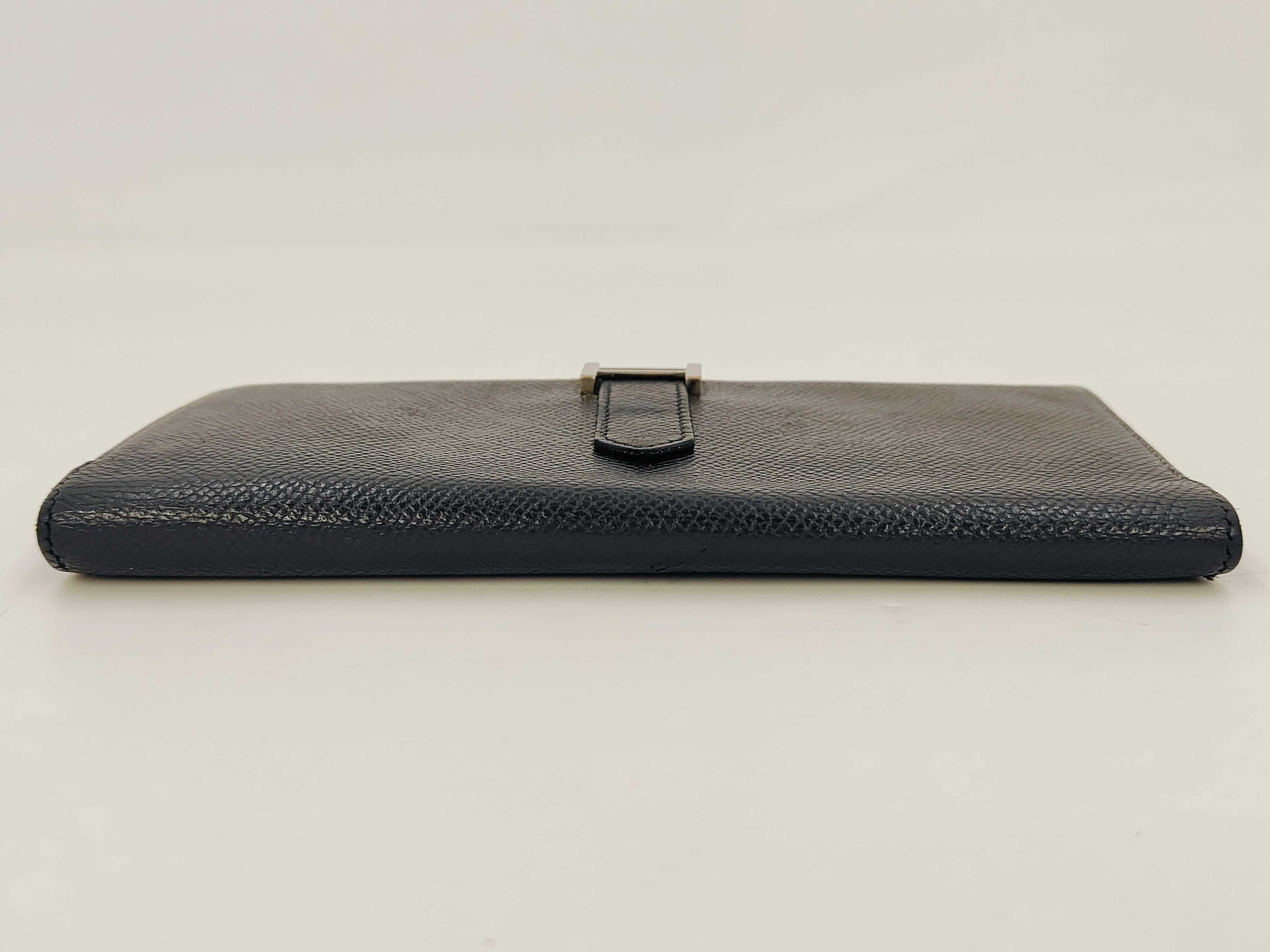 Bear Soufflé Fold Wallet Black C Engraved Wallet — view 3