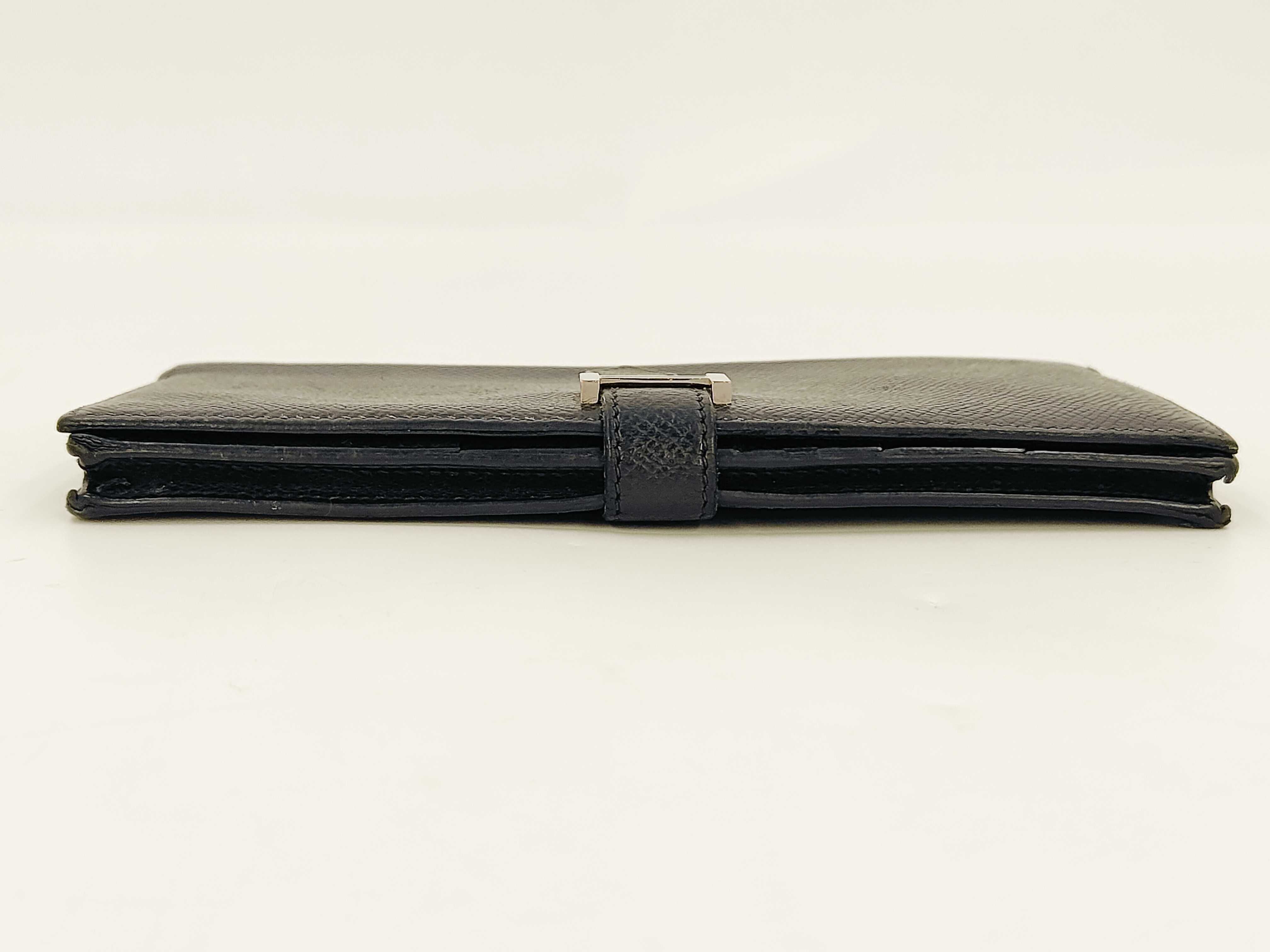 Bear Soufflé Fold Wallet Black C Engraved Wallet — view 5
