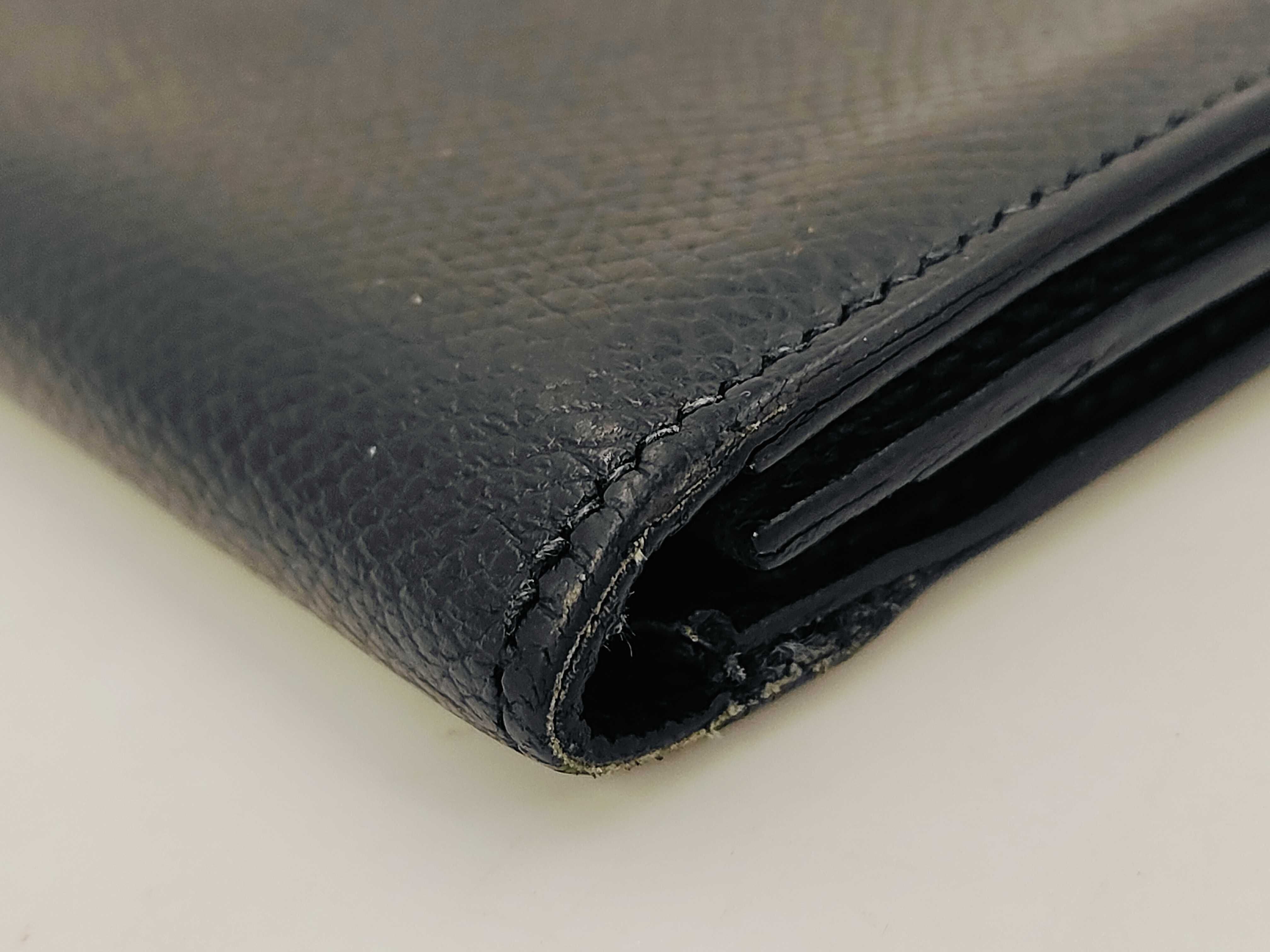Bear Soufflé Fold Wallet Black C Engraved Wallet — view 7