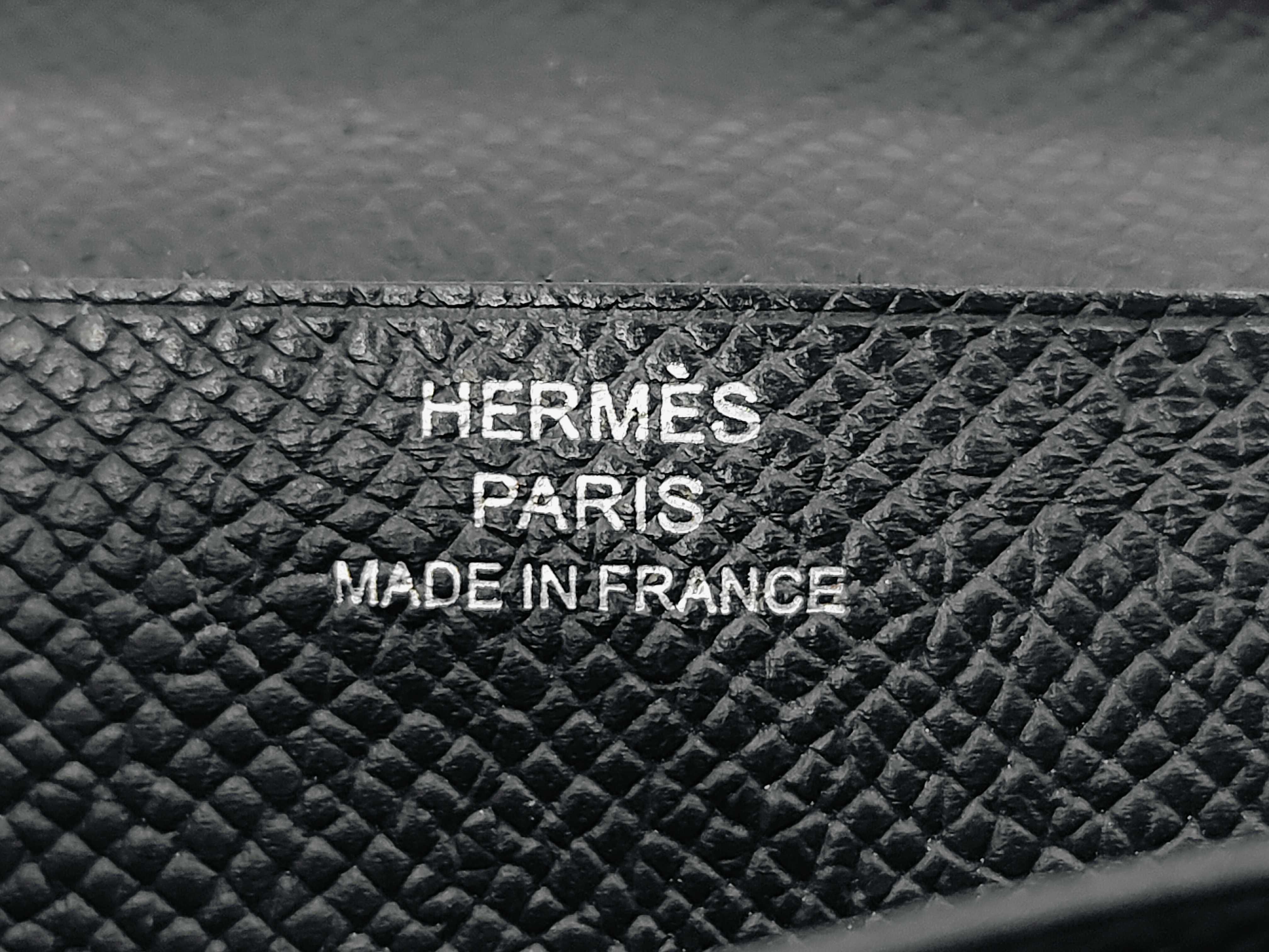 Bear Soufflé Fold Wallet Black C Engraved Wallet — view 9
