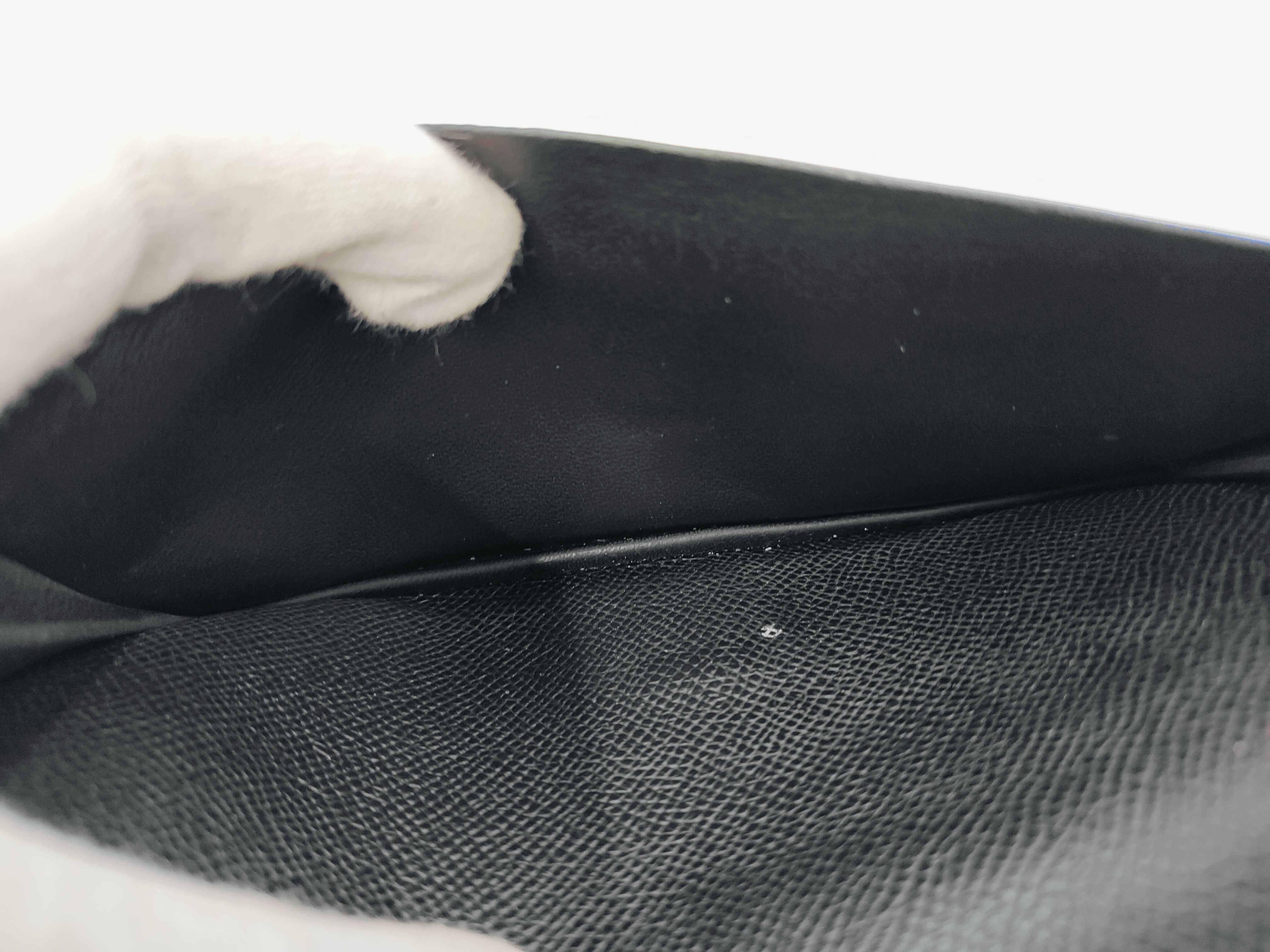 Bear Soufflé Fold Wallet Black C Engraved Wallet — view 10