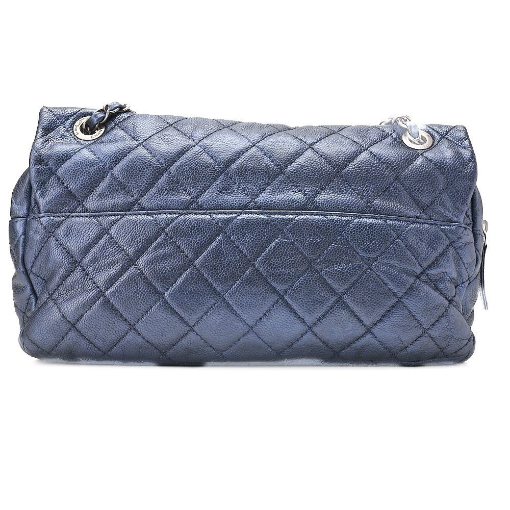 Caviar leather matelassé single flap chain shoulder bag — view 2