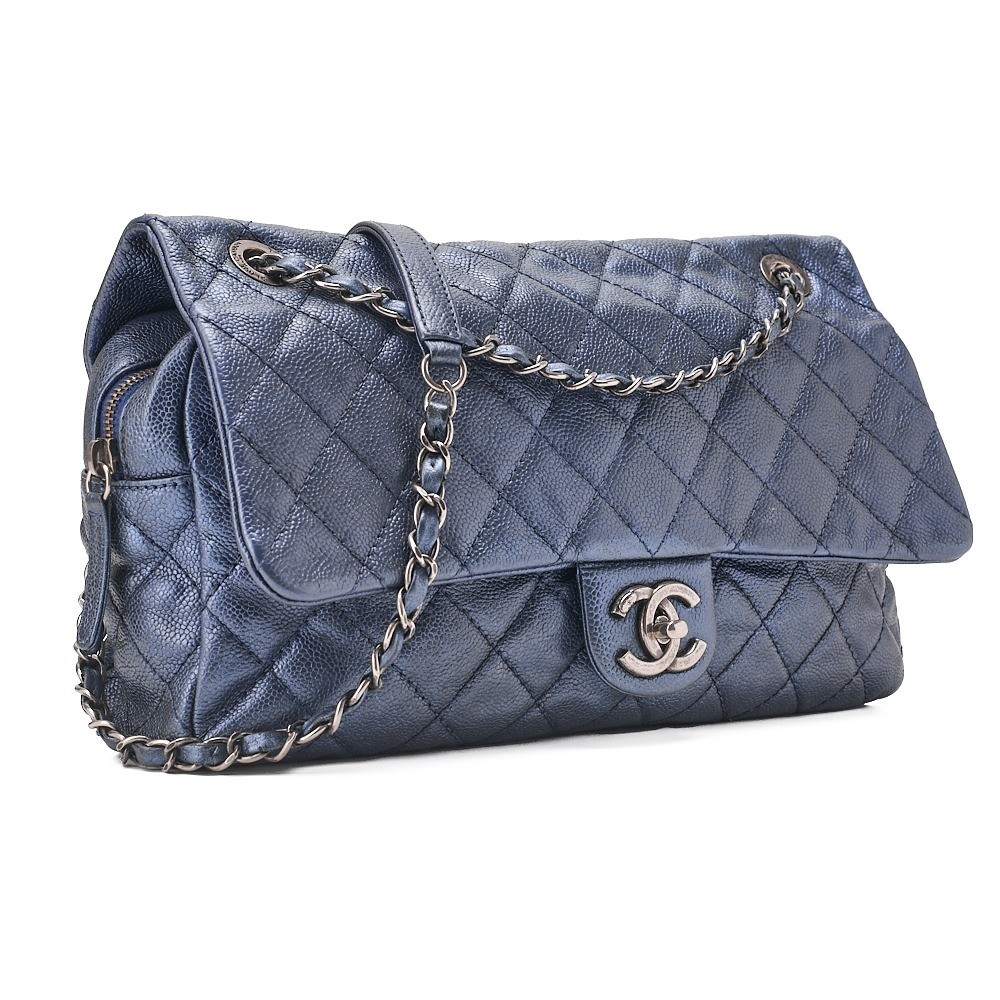 Caviar leather matelassé single flap chain shoulder bag — view 3
