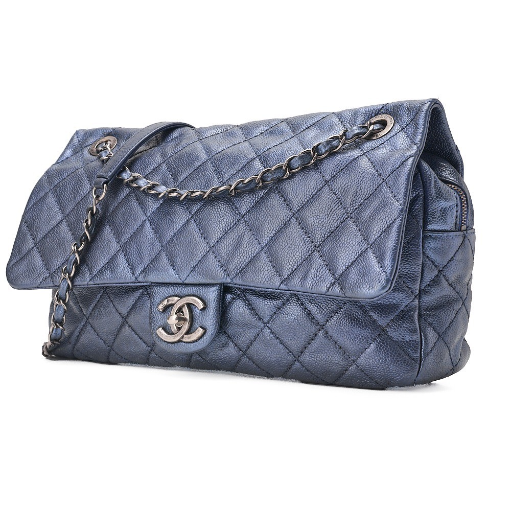 Caviar leather matelassé single flap chain shoulder bag — view 4
