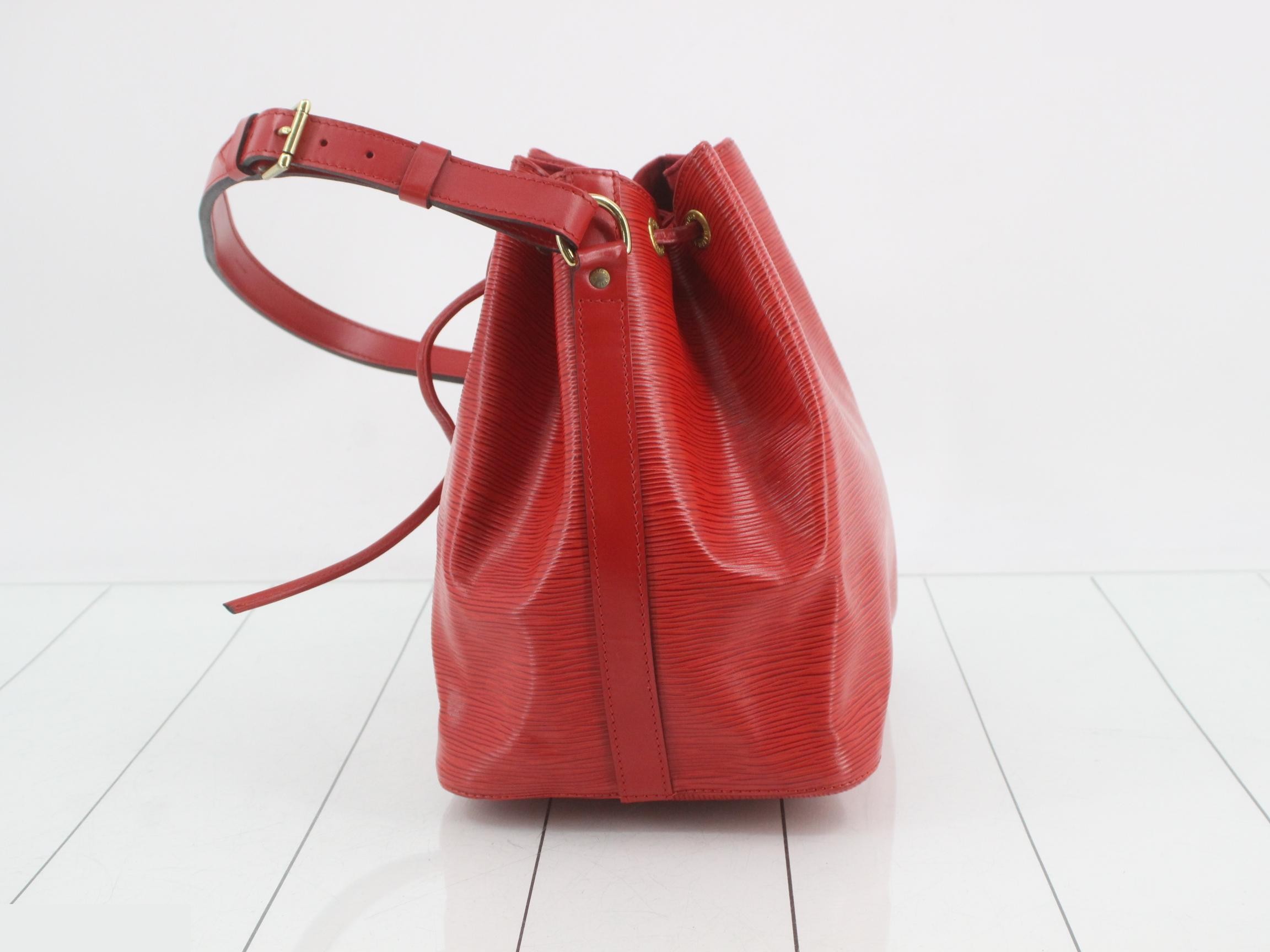Epi Petit Noé Red Shoulder Bag — view 3