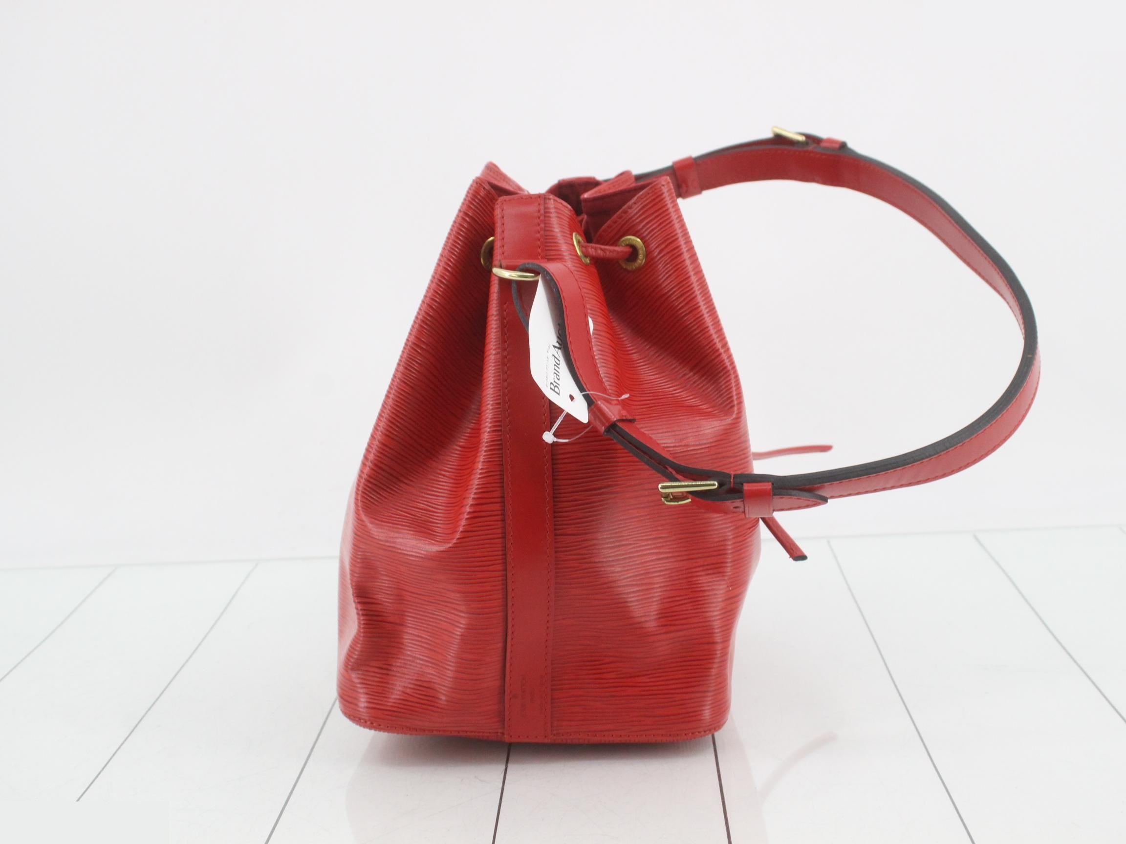 Epi Petit Noé Red Shoulder Bag — view 4