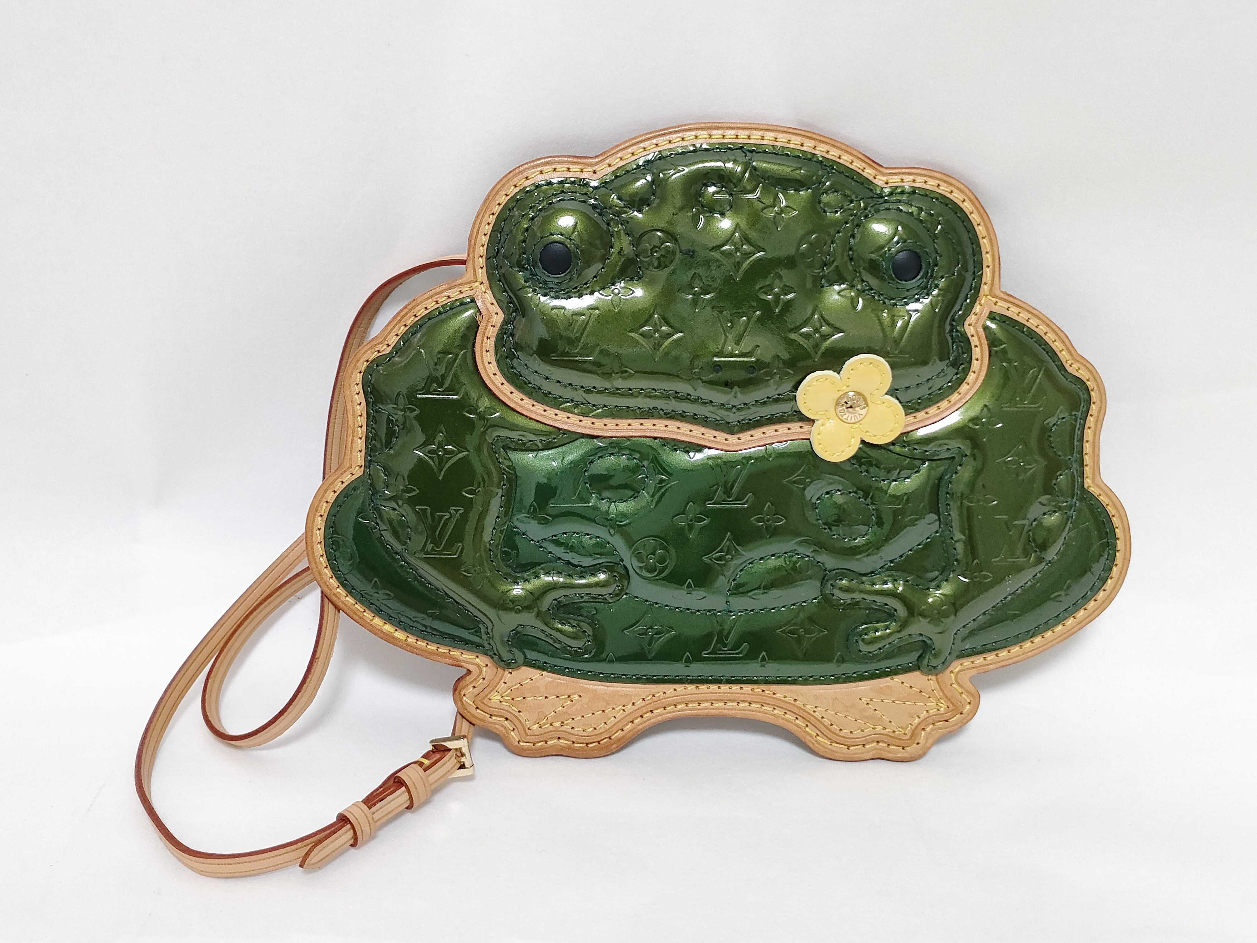 Vernis Vuitton Contes de Fées Pochette Grabo M92269 Shoulder Bag