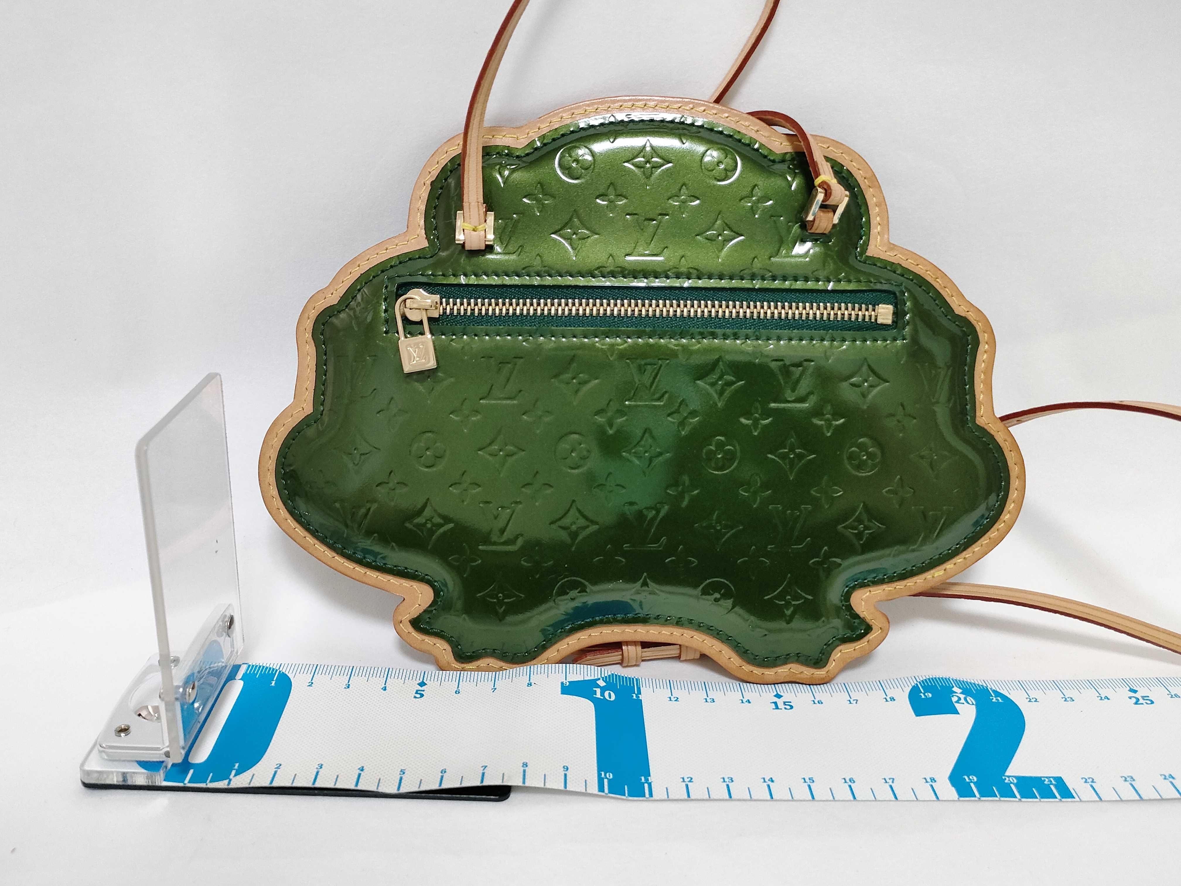 Vernis Vuitton Contes de Fées Pochette Grabo M92269 Shoulder Bag — view 2