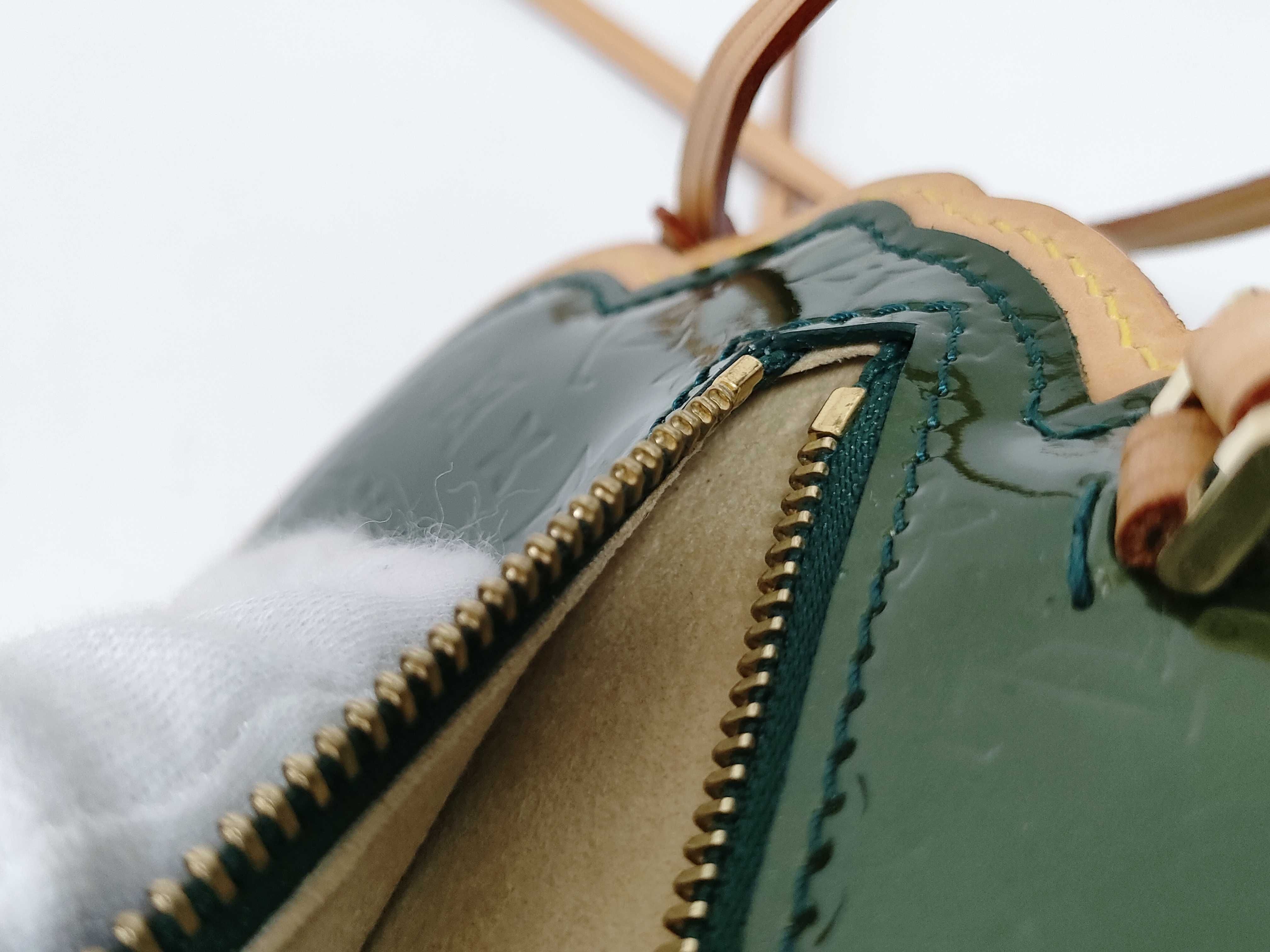 Vernis Vuitton Contes de Fées Pochette Grabo M92269 Shoulder Bag — view 9