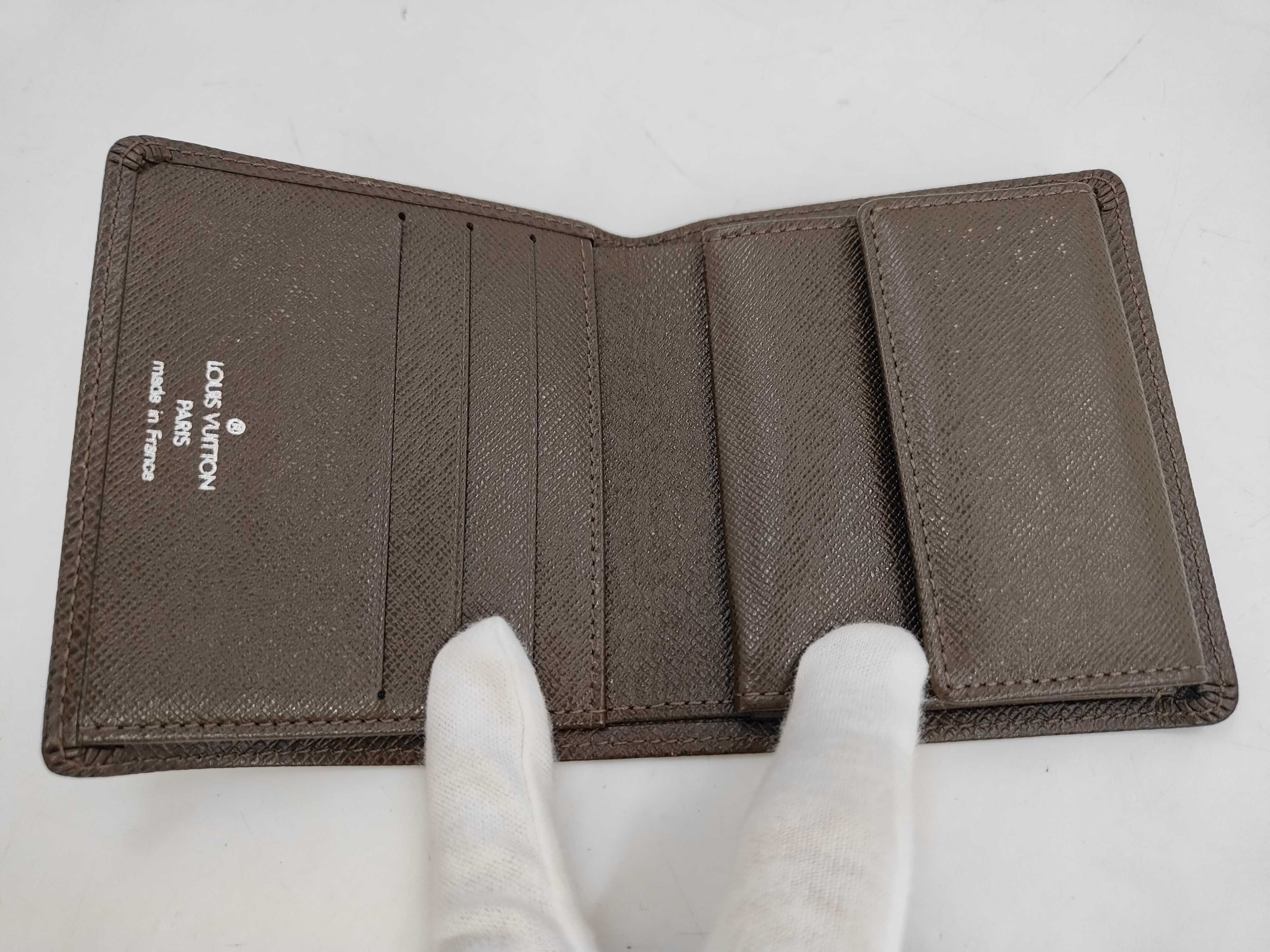Taiga Louis Vuitton Taiga Portefeuille 3 Cartes Credit Grizzly VI0085 Wallet — view 4