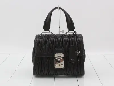 Matelassé bag, black, W23cm, 5BA138, with strap.