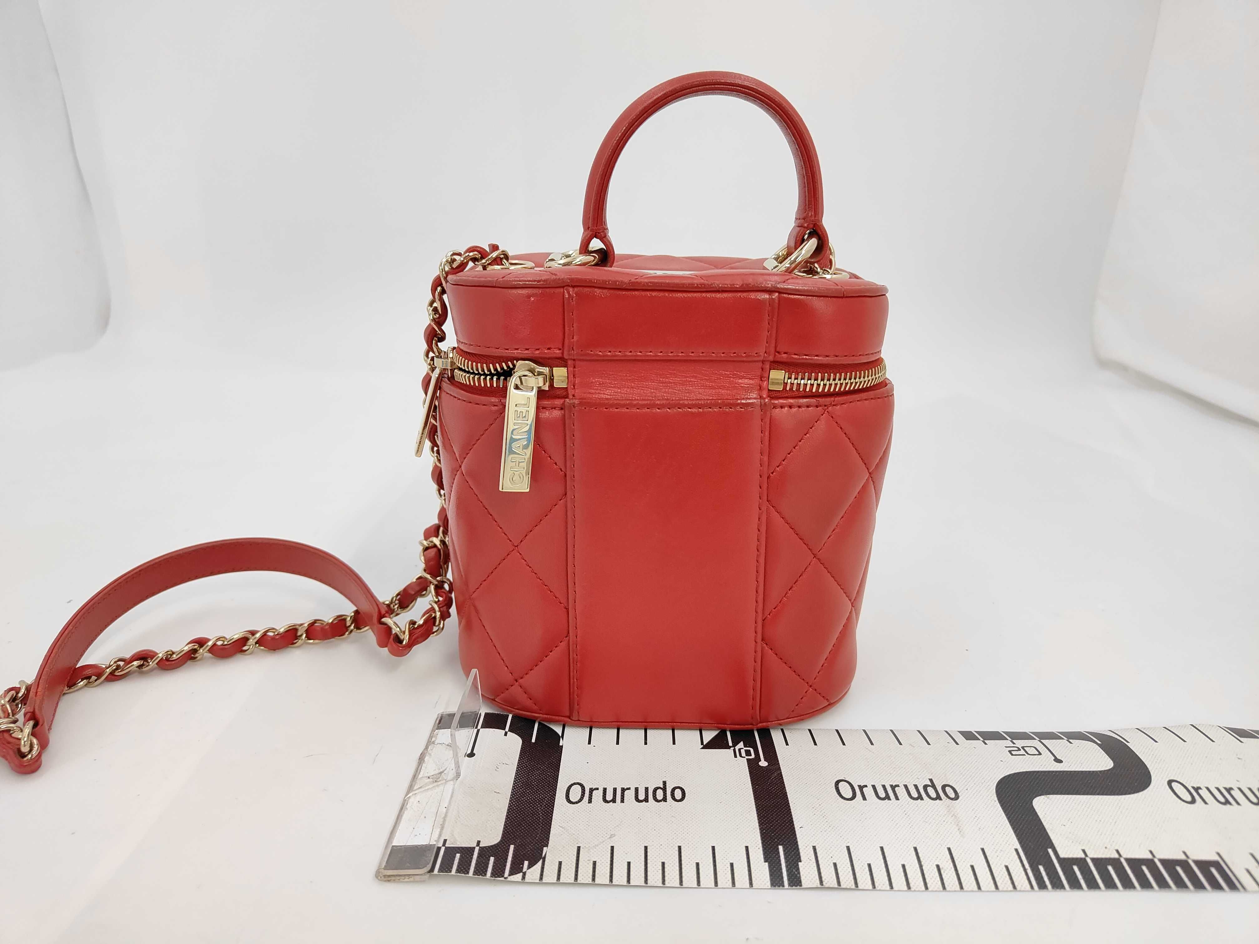 Matelassé Chain Lambskin Shoulder Bag — view 2