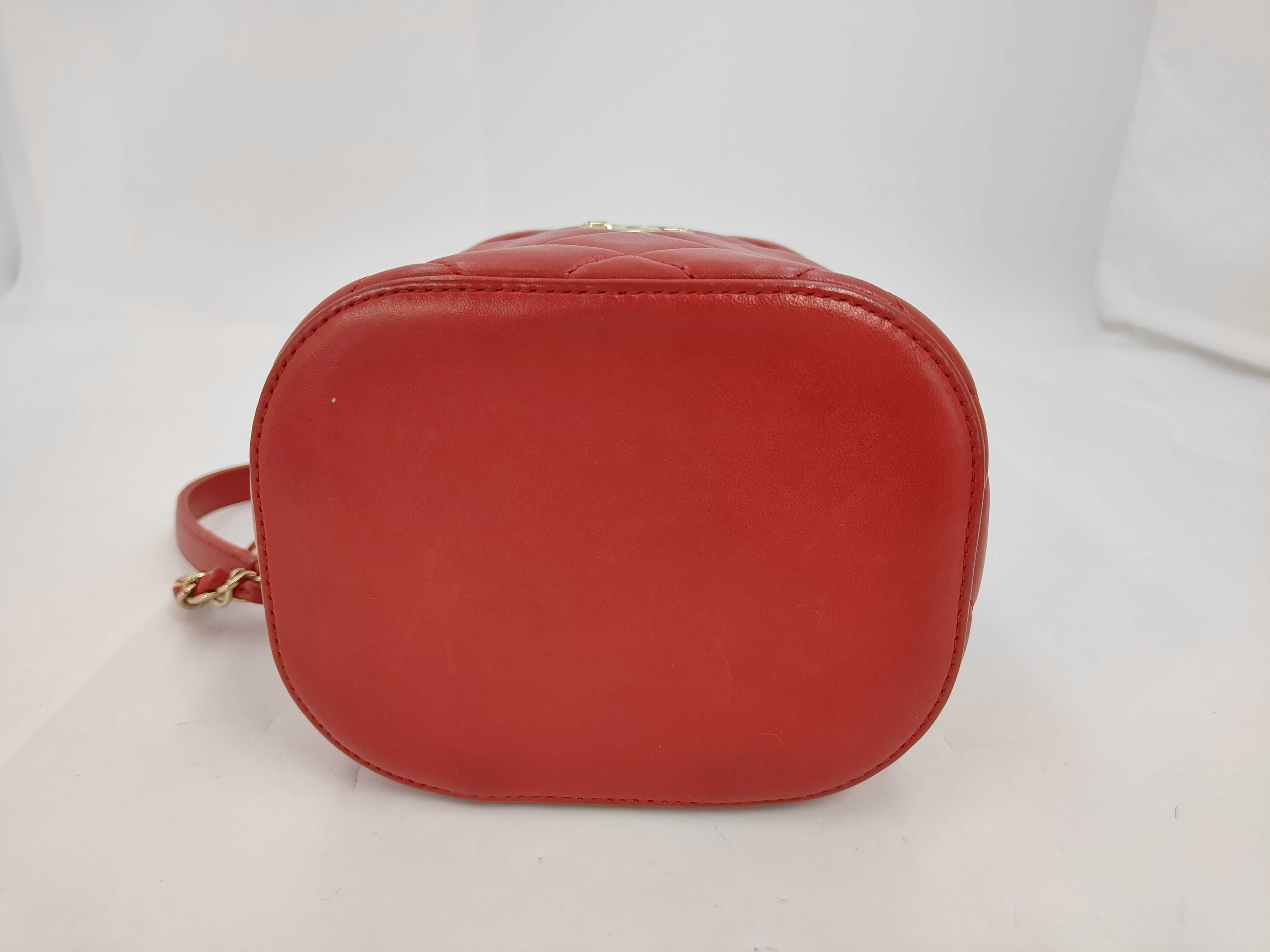 Matelassé Chain Lambskin Shoulder Bag — view 4