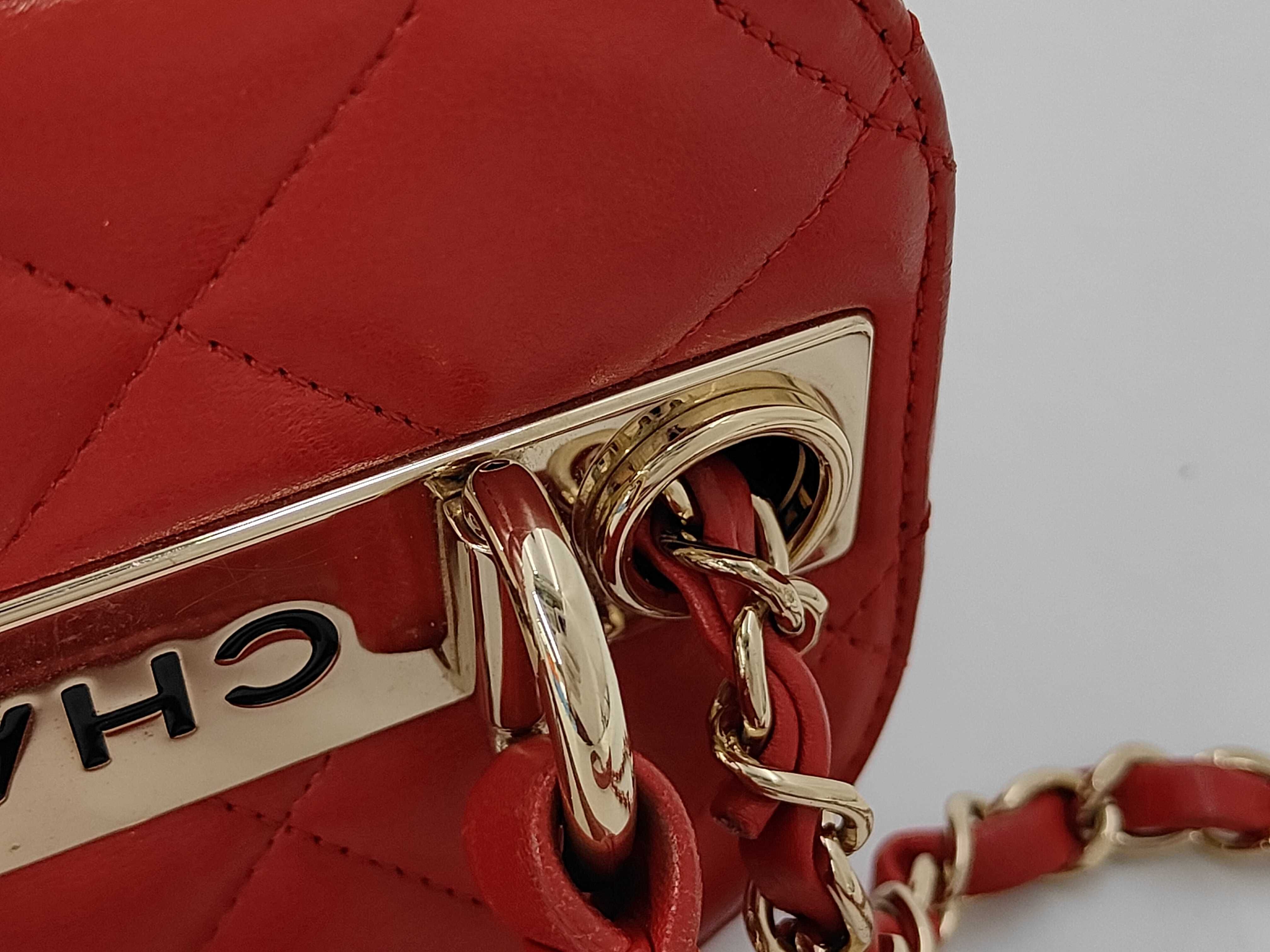Matelassé Chain Lambskin Shoulder Bag — view 7