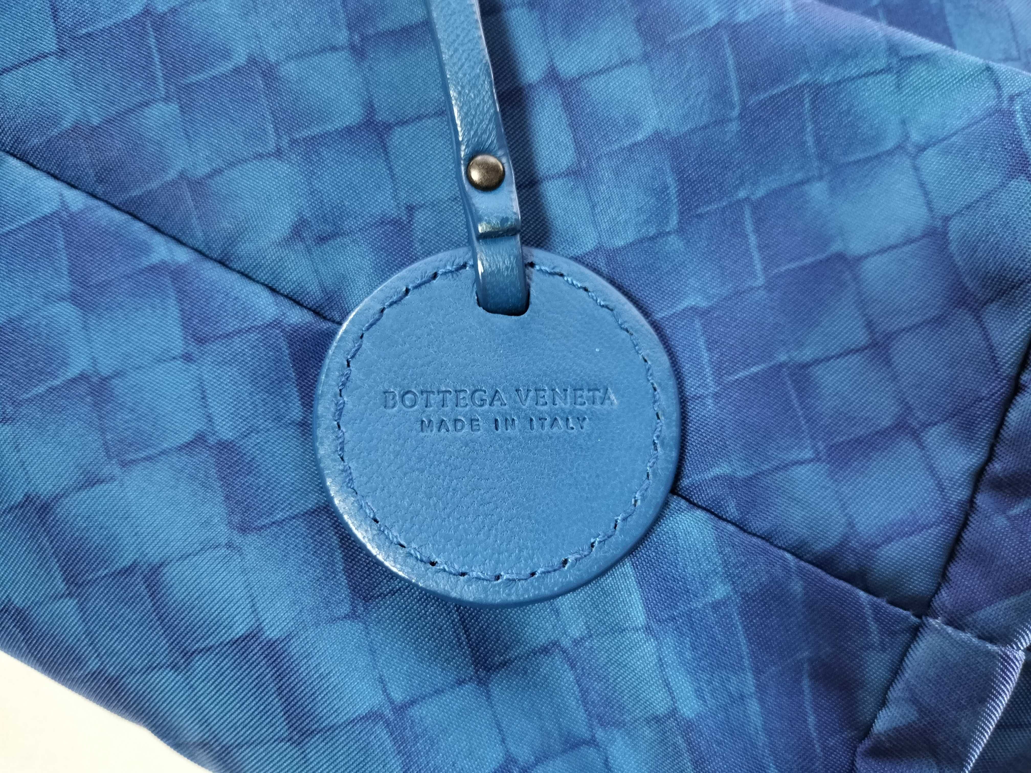 Intrecciato Illusion Nylon Tote Bag (Blue) — view 11