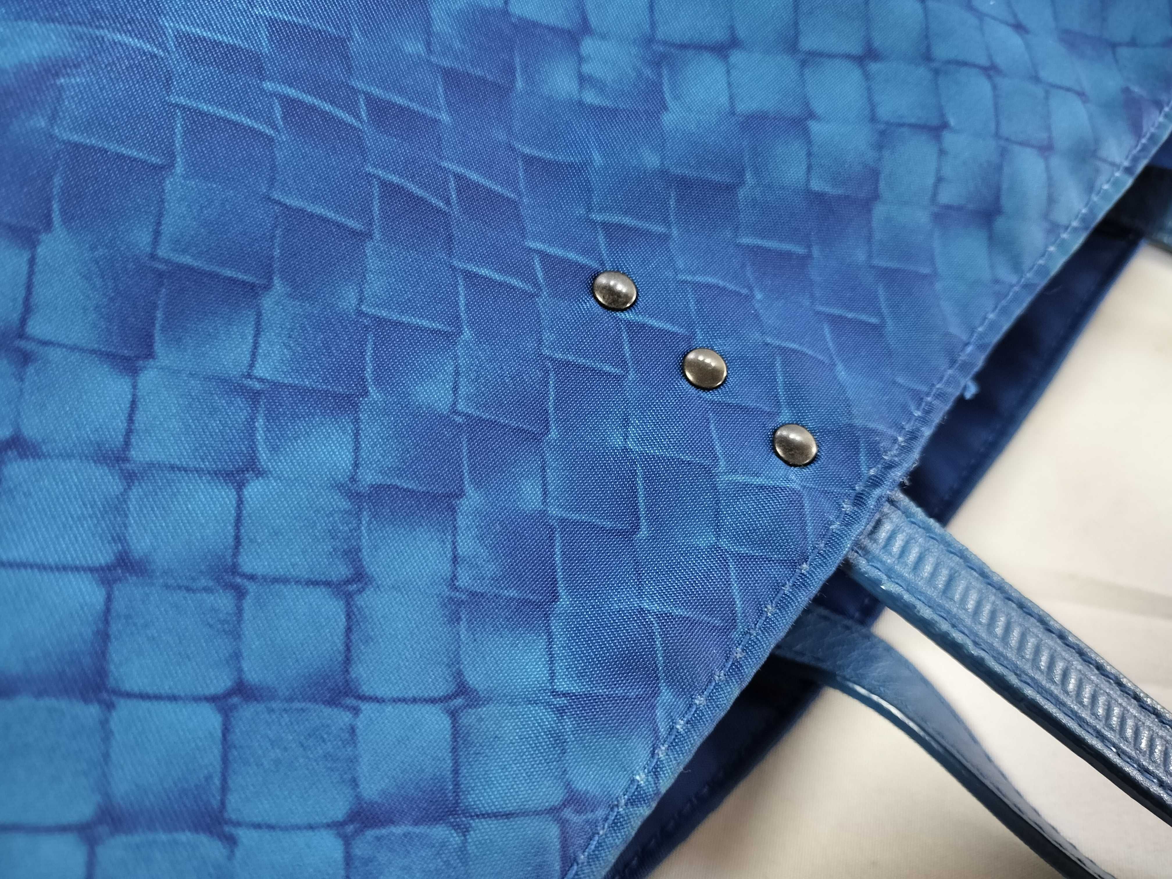 Intrecciato Illusion Nylon Tote Bag (Blue) — view 5