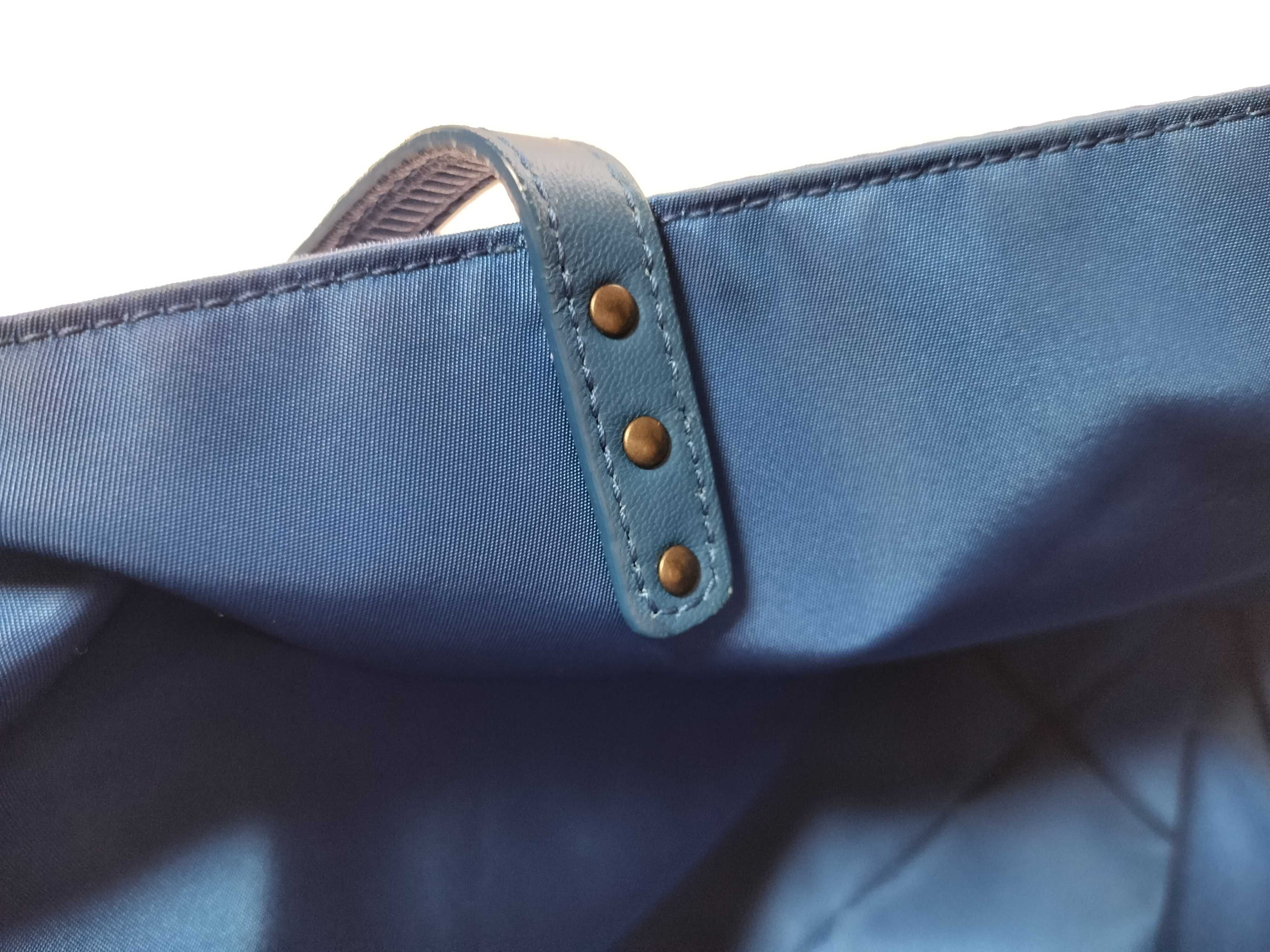 Intrecciato Illusion Nylon Tote Bag (Blue) — view 10