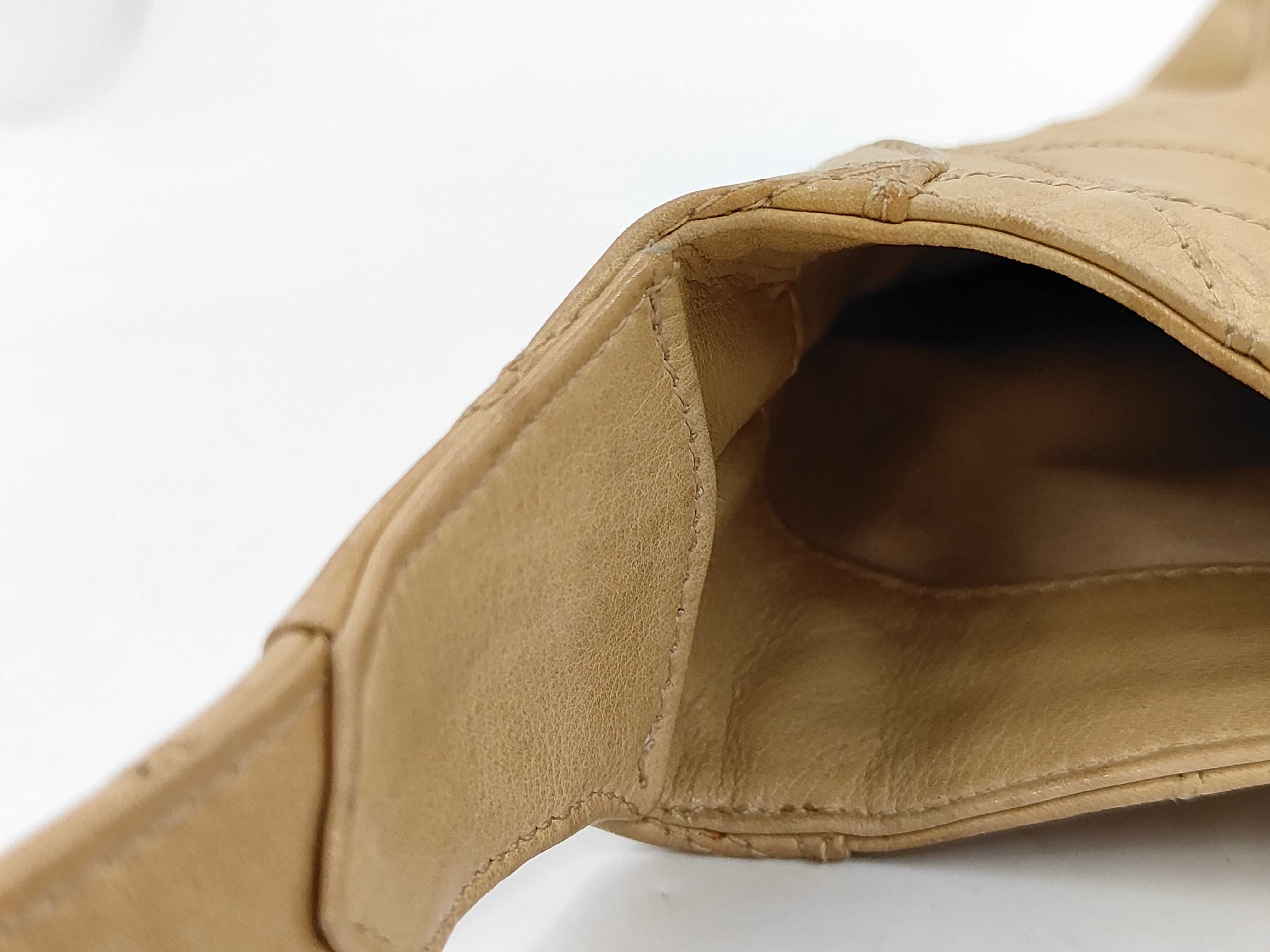 Matelassé Beige Shoulder Bag (Serial Number 0) — view 7