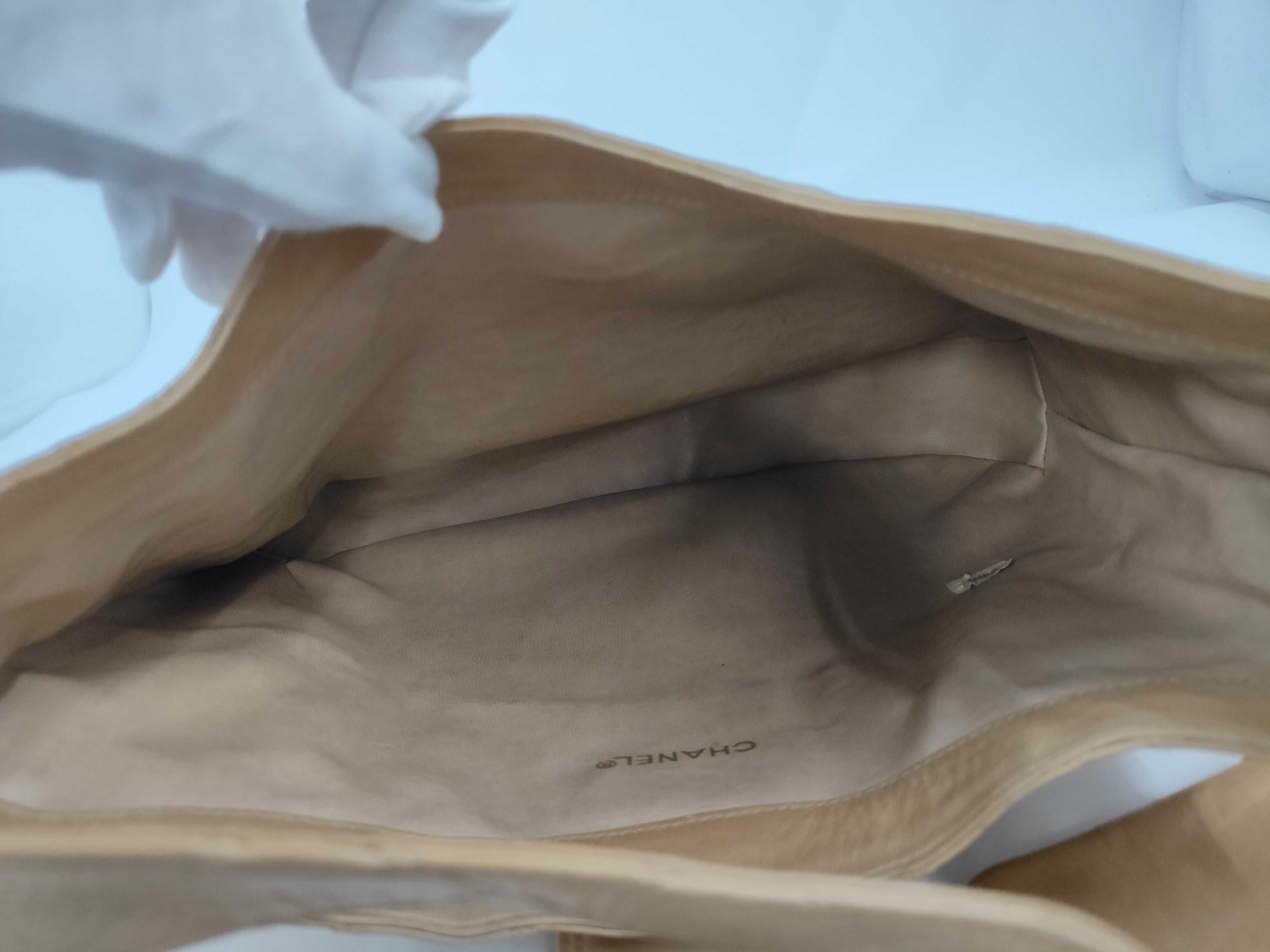 Matelassé Beige Shoulder Bag (Serial Number 0) — view 8
