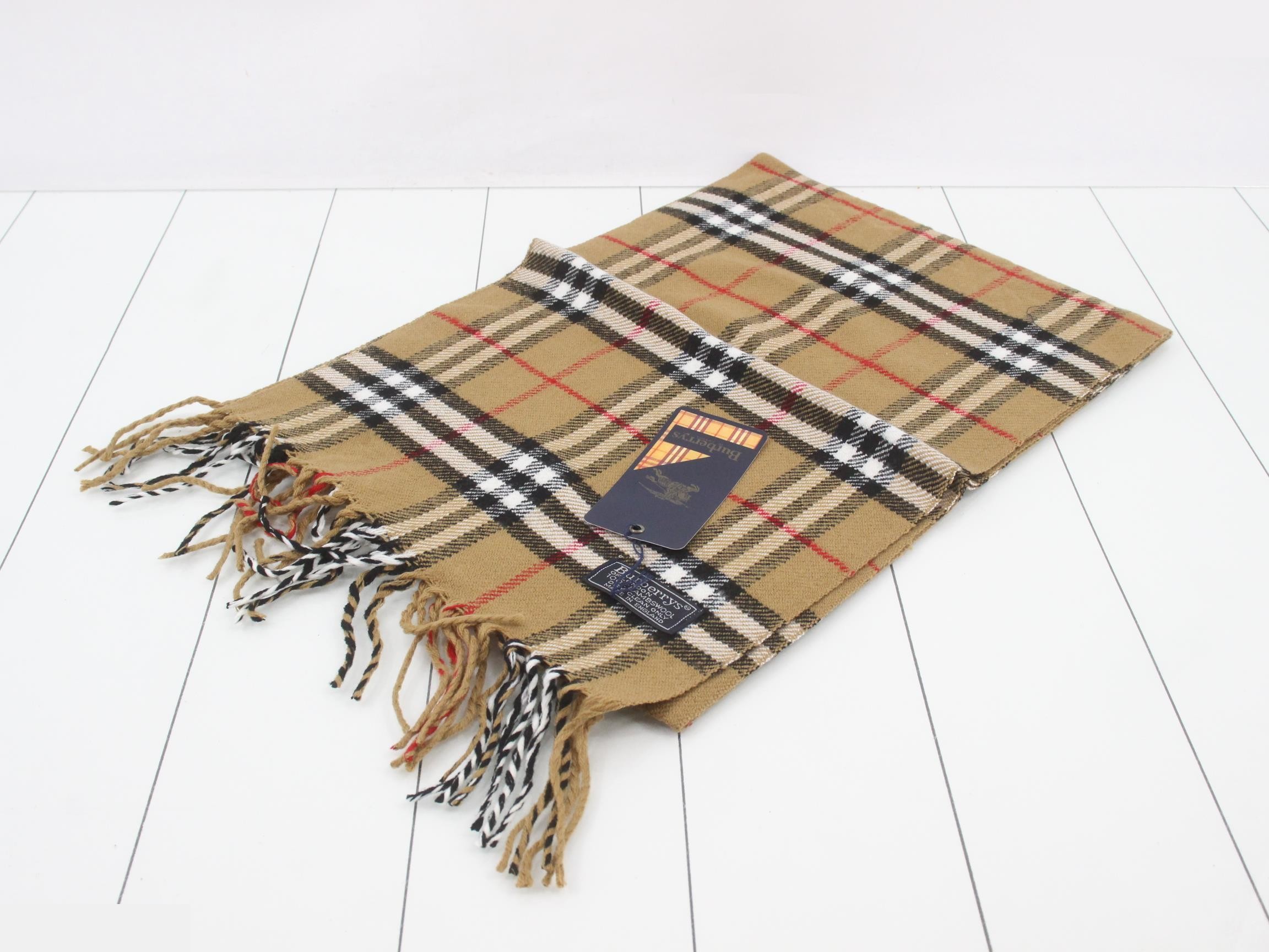 Unused, with dust bag included. Burberry Nova Check scarf, beige.