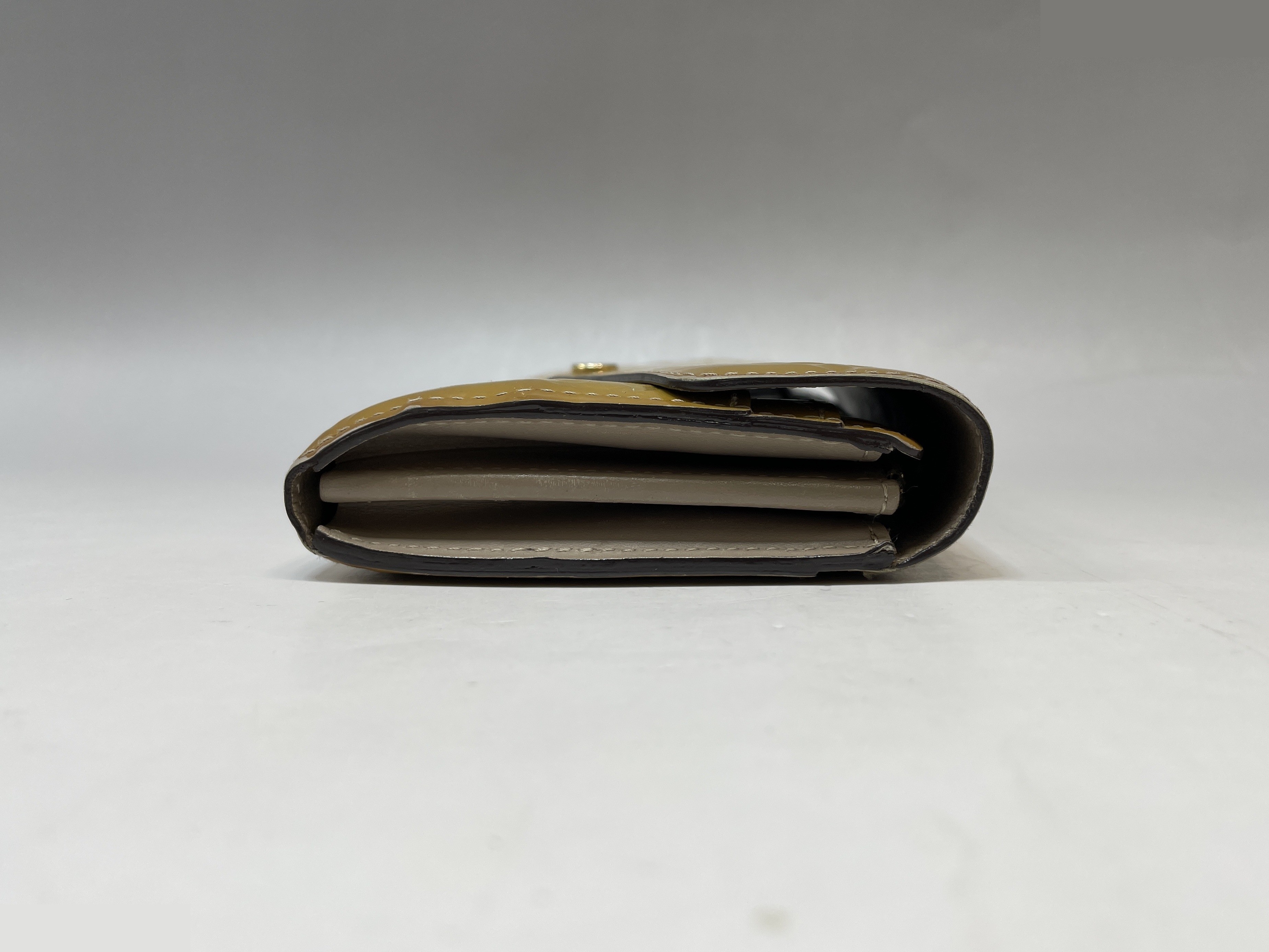 Monogram Vernis Portefeuille Sarah Bi-fold Long Wallet, Yellow — view 4