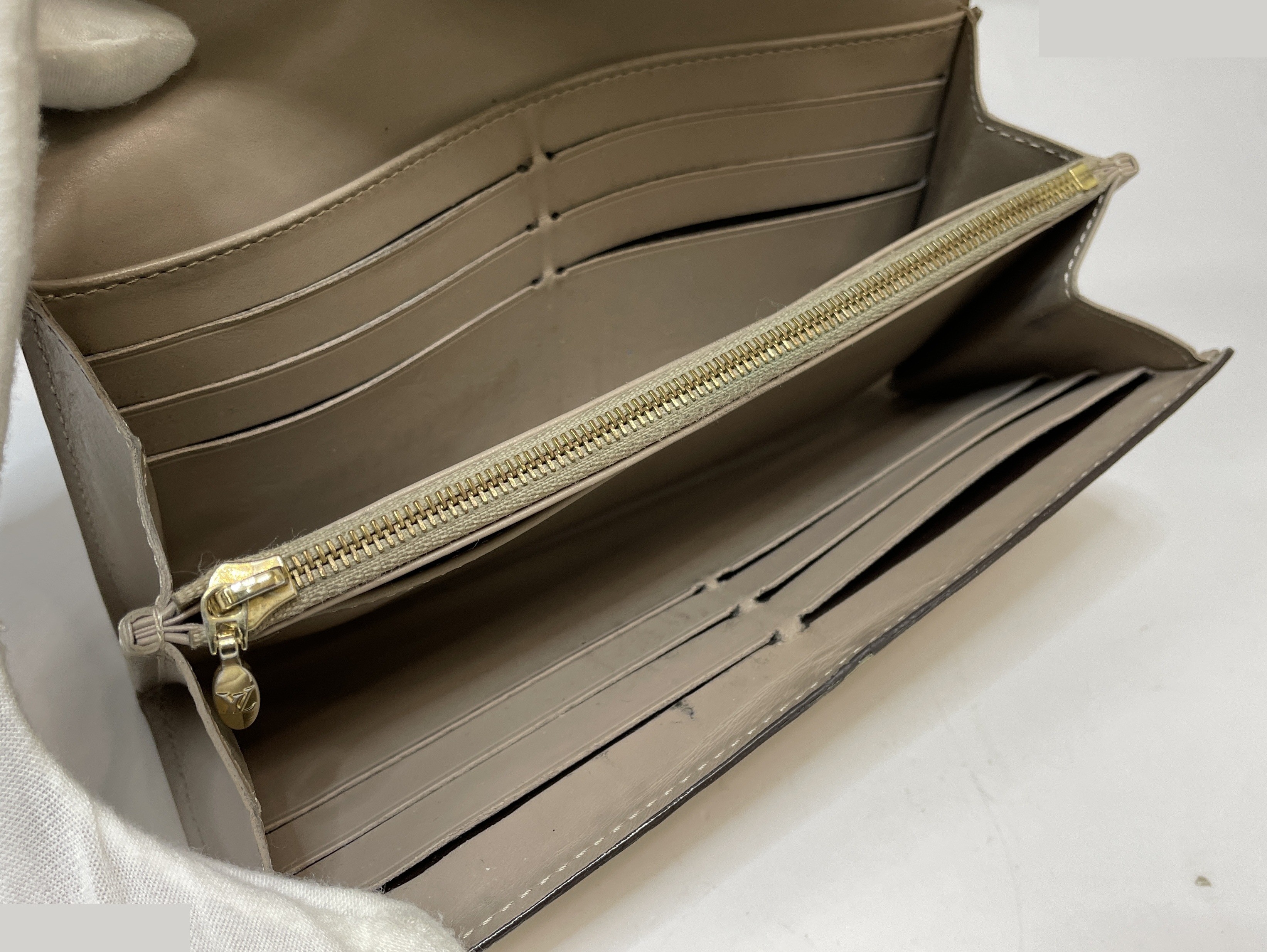 Monogram Vernis Portefeuille Sarah Bi-fold Long Wallet, Yellow — view 8