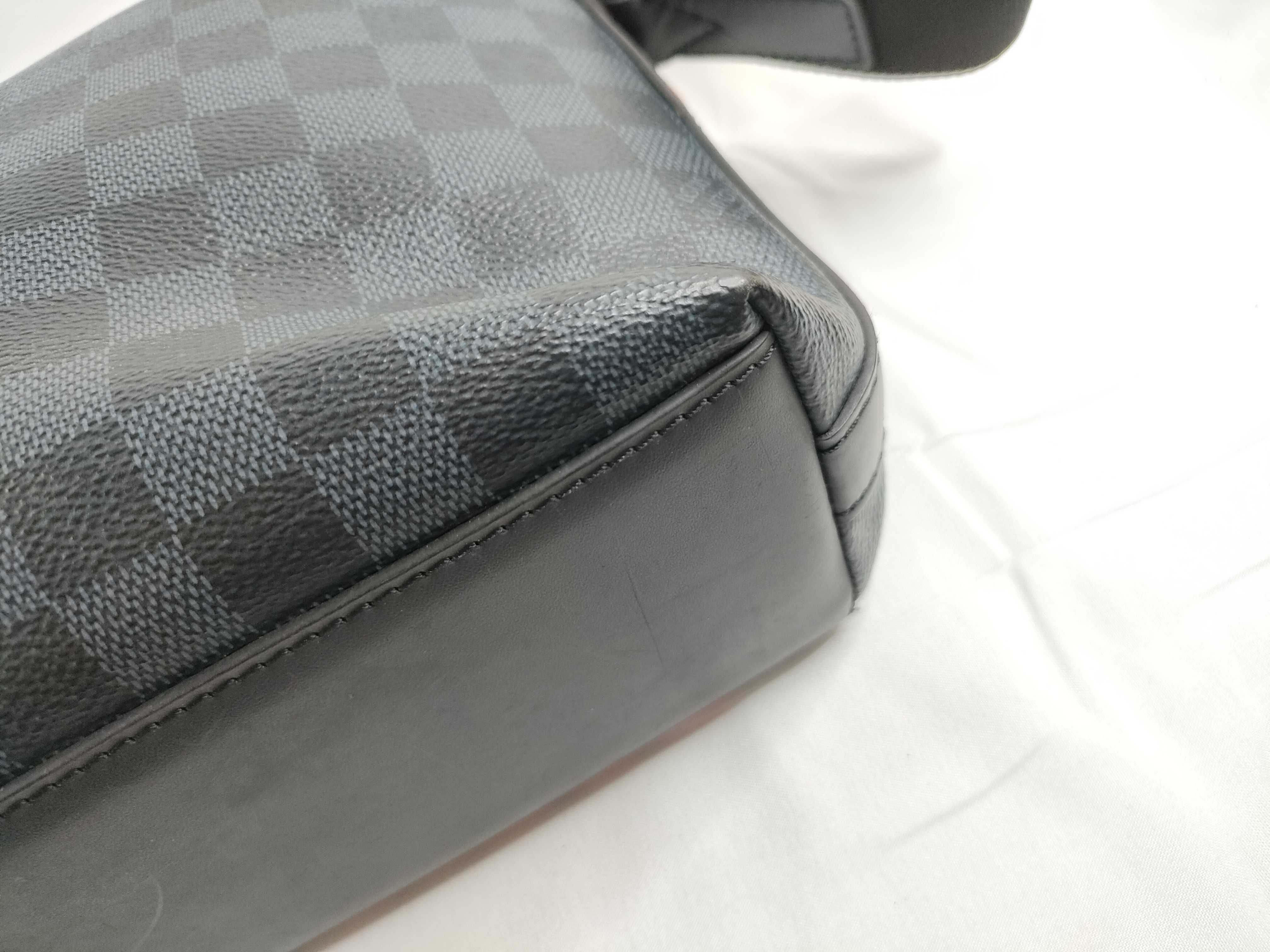 Damier Cobalt Discovery N40159 Shoulder Bag — view 5
