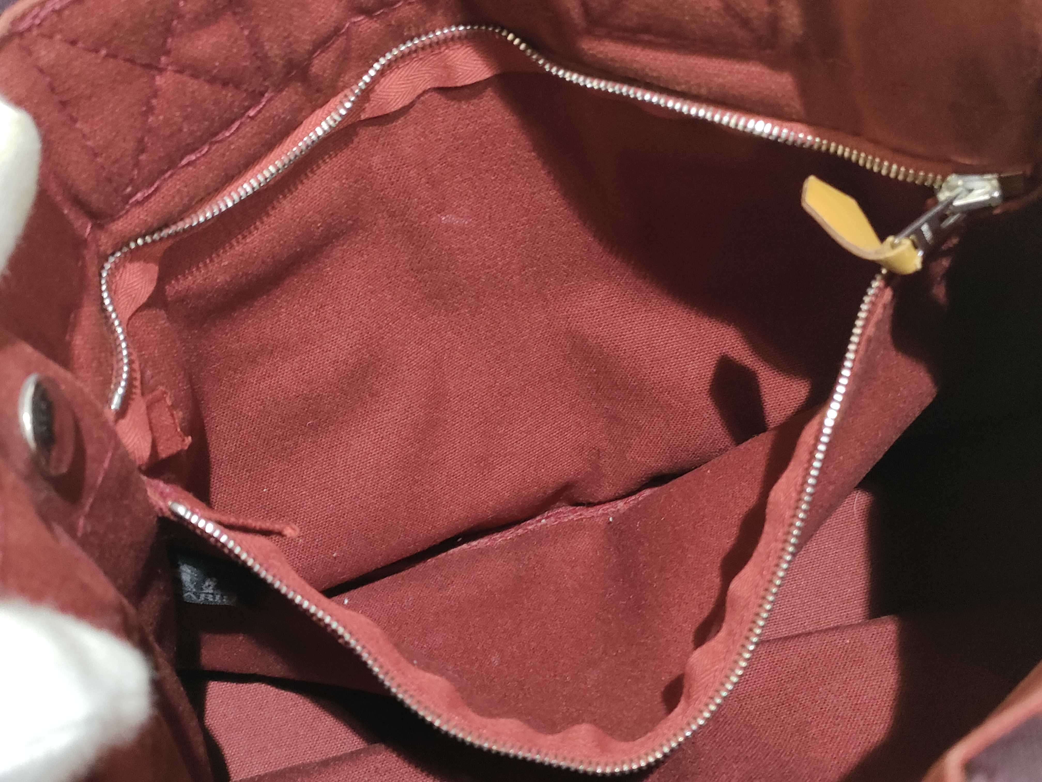 Fourre-Tout PM Handbag (Burgundy/Black) — view 9