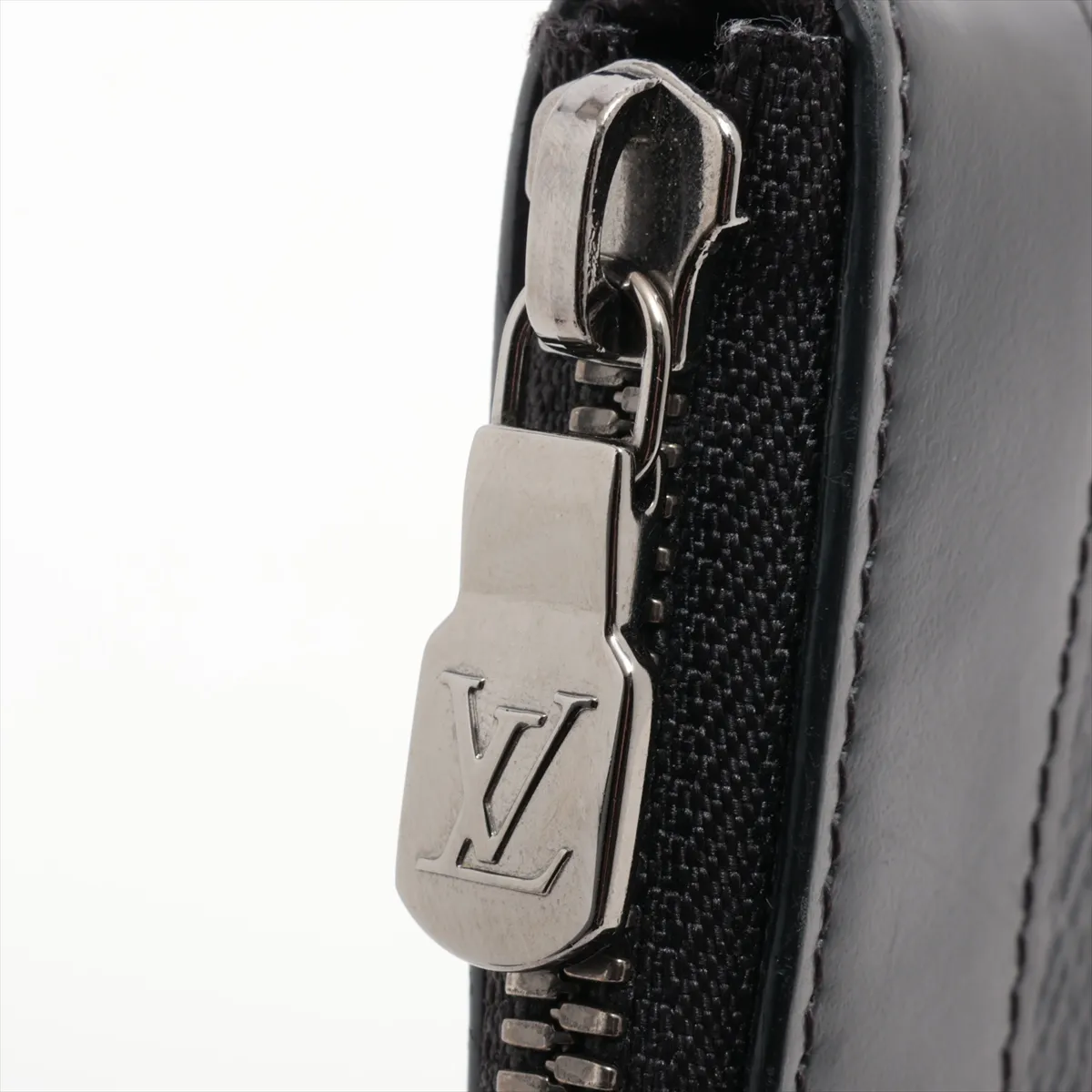Monogram Eclipse Pochette Discovery PM M44323 SP1119 Black Pouch — view 6