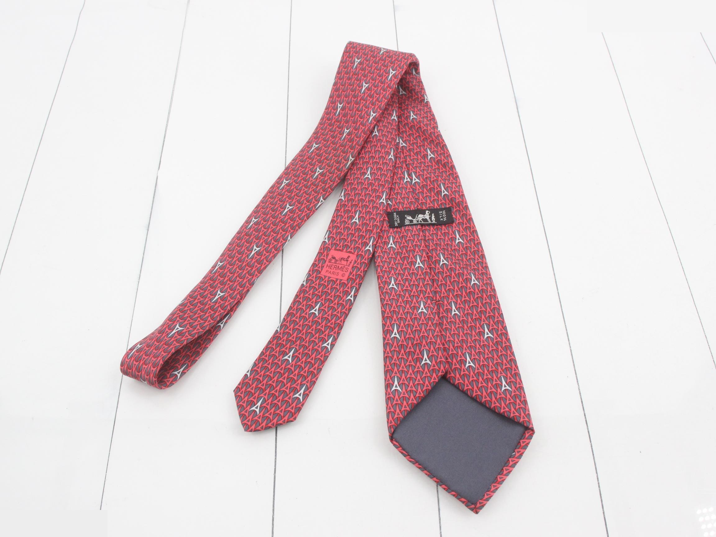 tie — view 2