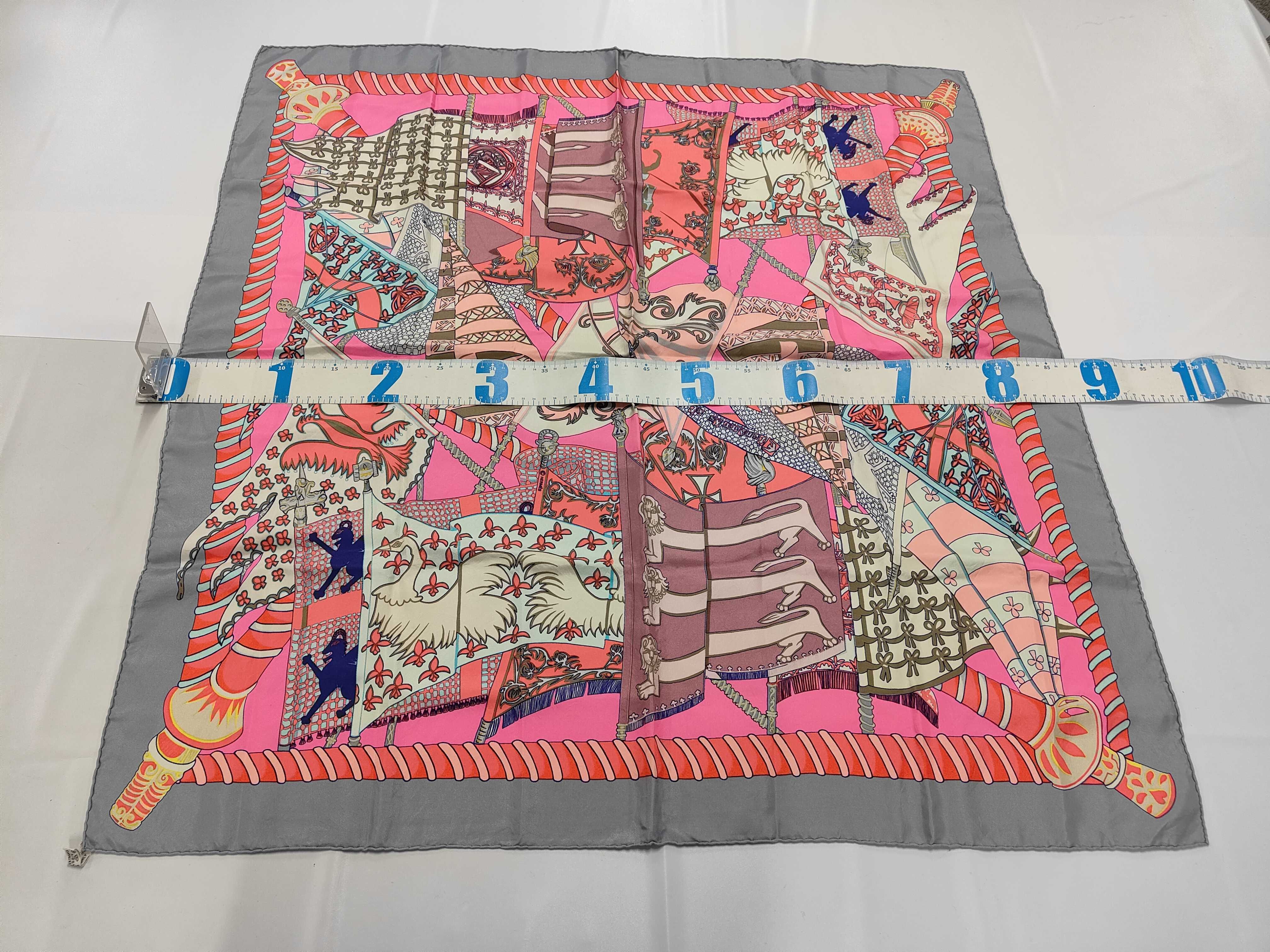 Carre and other accessories — view 2