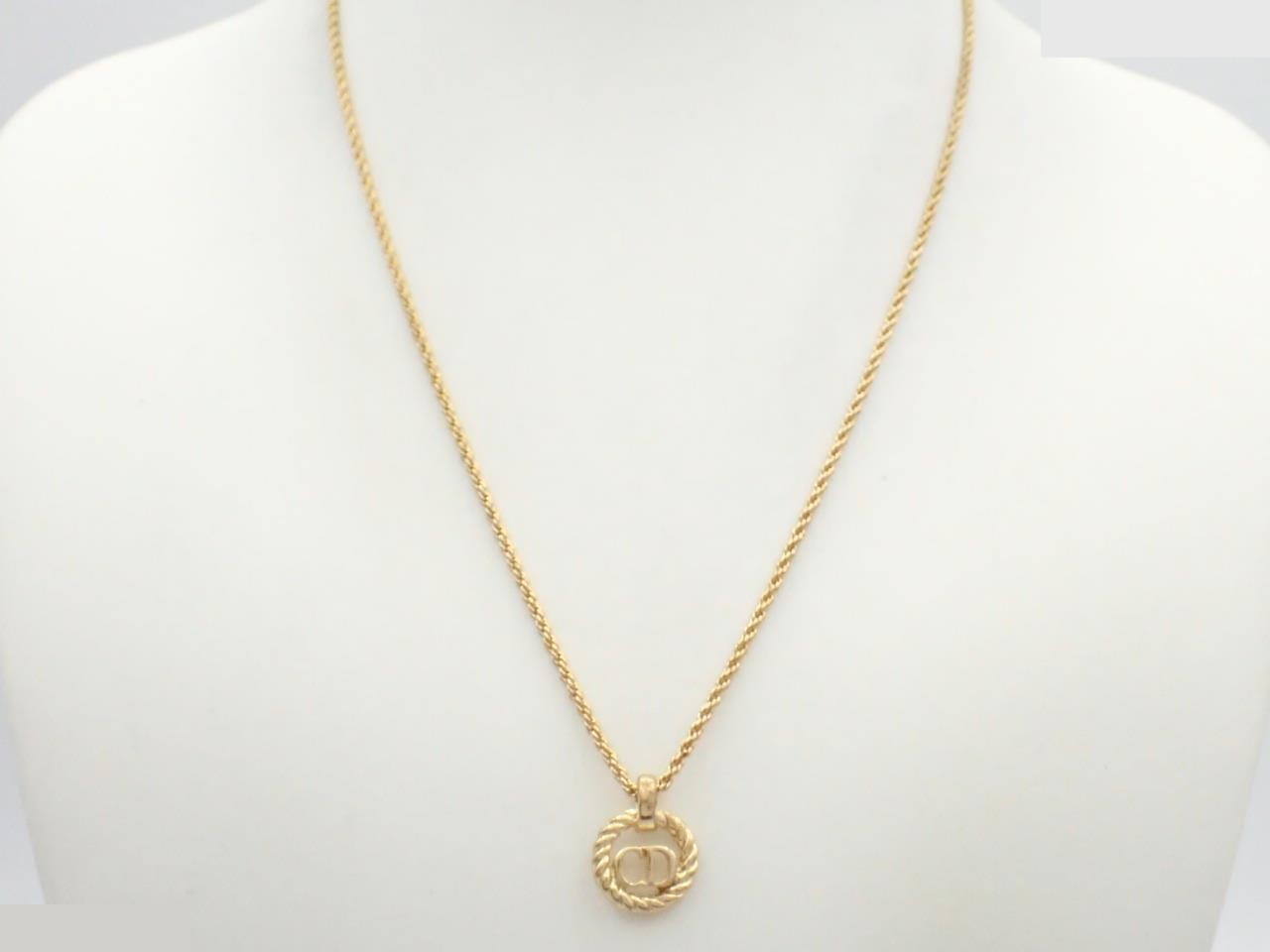 Other lines: precious metals, necklaces, pendants — view 3