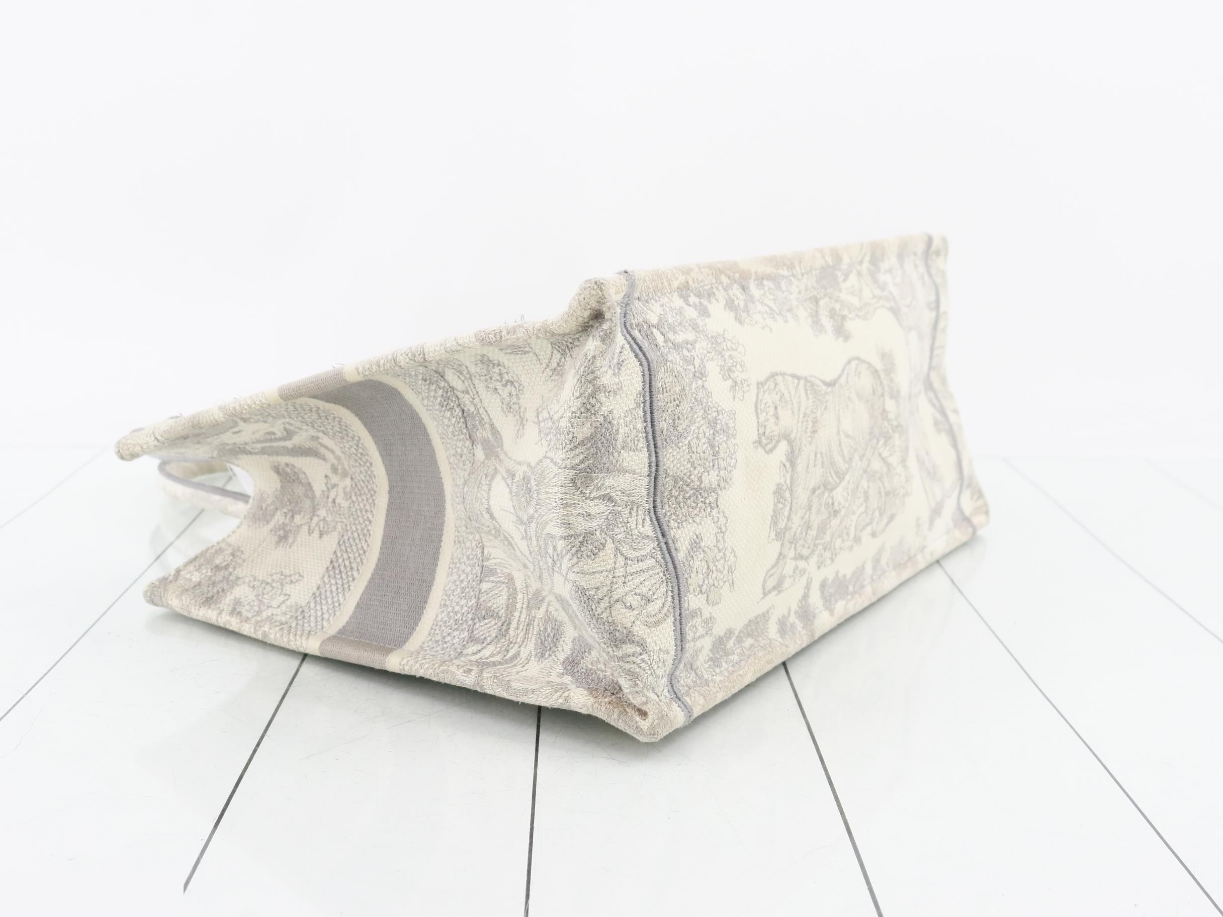Book Tote - Medium — view 5