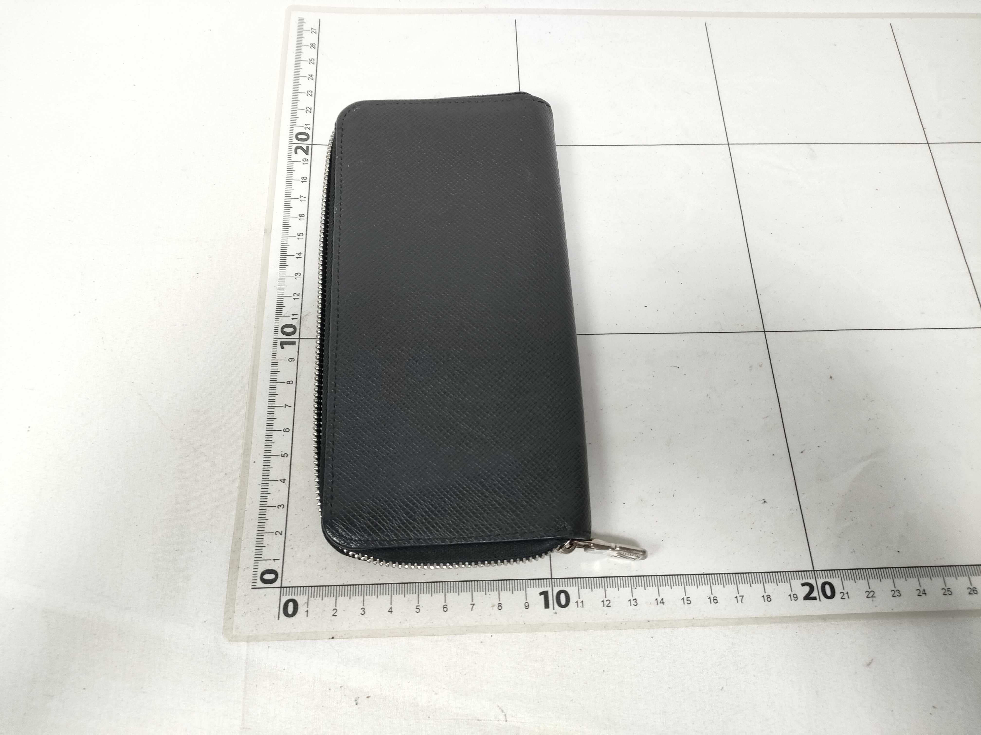 Taiga (Louis Vuitton) Long Wallet Taiga Zippy Wallet Vertical M30510 Blue Marine Leather Wallet — view 2