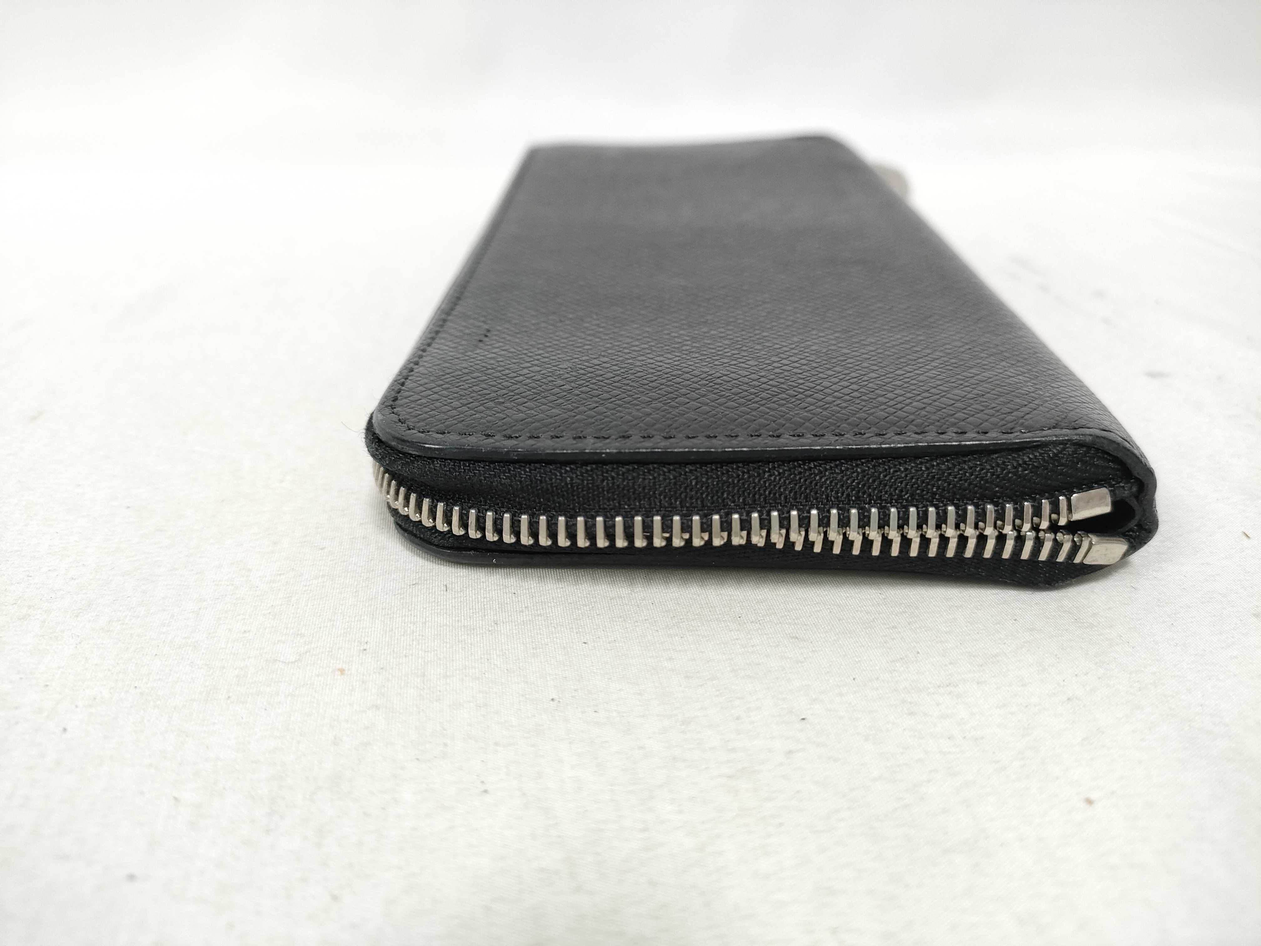 Taiga (Louis Vuitton) Long Wallet Taiga Zippy Wallet Vertical M30510 Blue Marine Leather Wallet — view 5