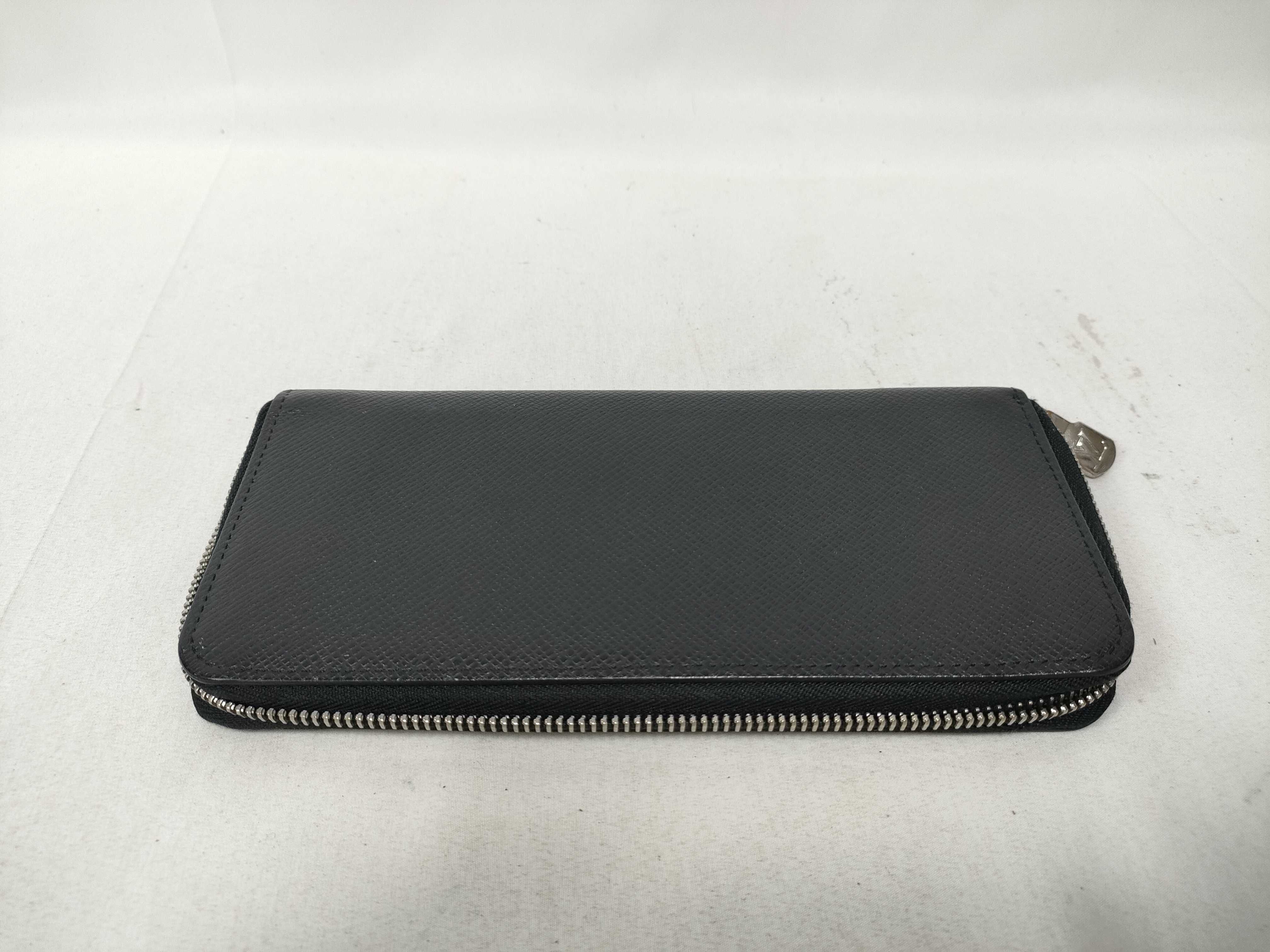 Taiga (Louis Vuitton) Long Wallet Taiga Zippy Wallet Vertical M30510 Blue Marine Leather Wallet — view 8