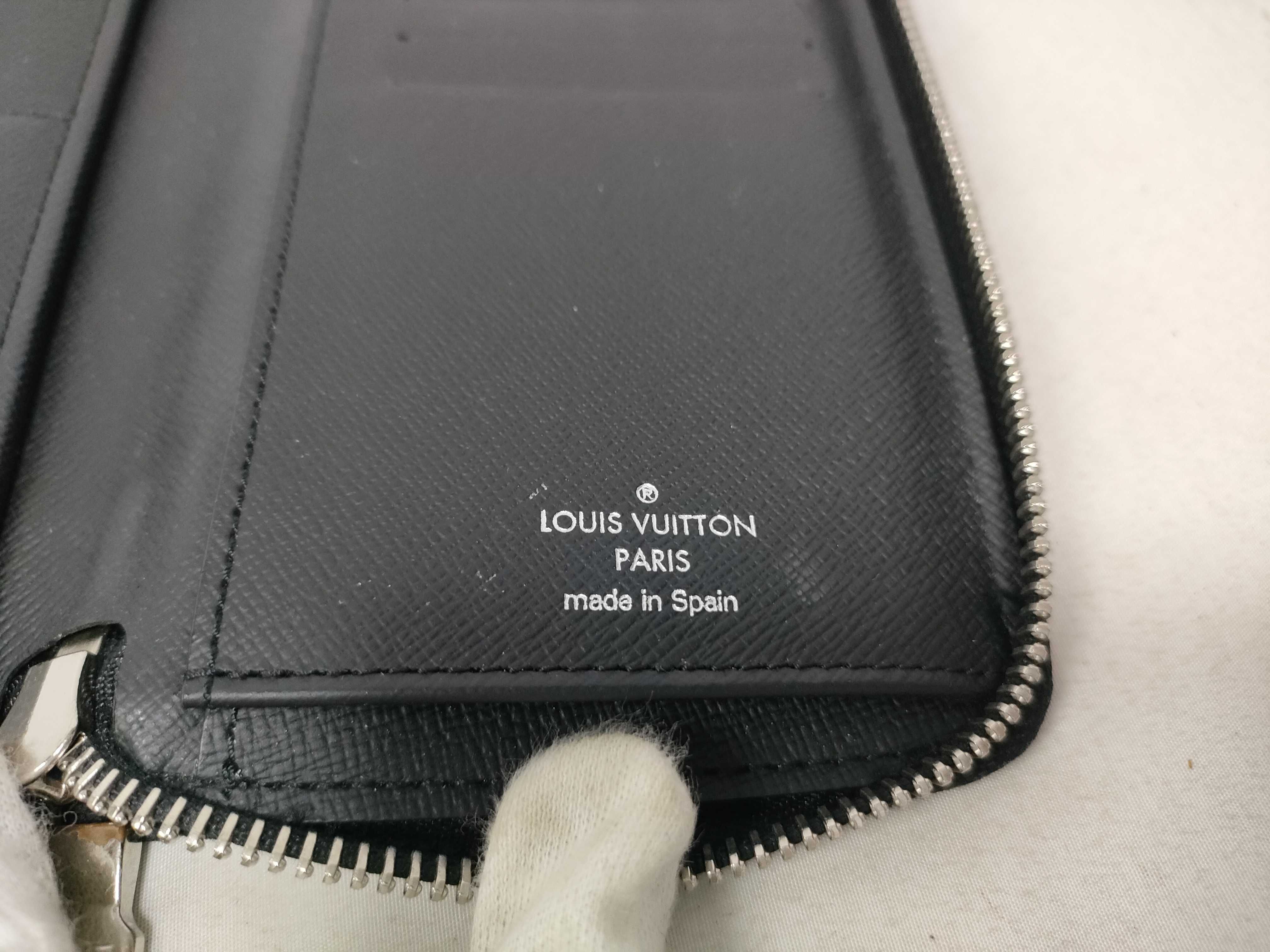 Taiga (Louis Vuitton) Long Wallet Taiga Zippy Wallet Vertical M30510 Blue Marine Leather Wallet — view 10