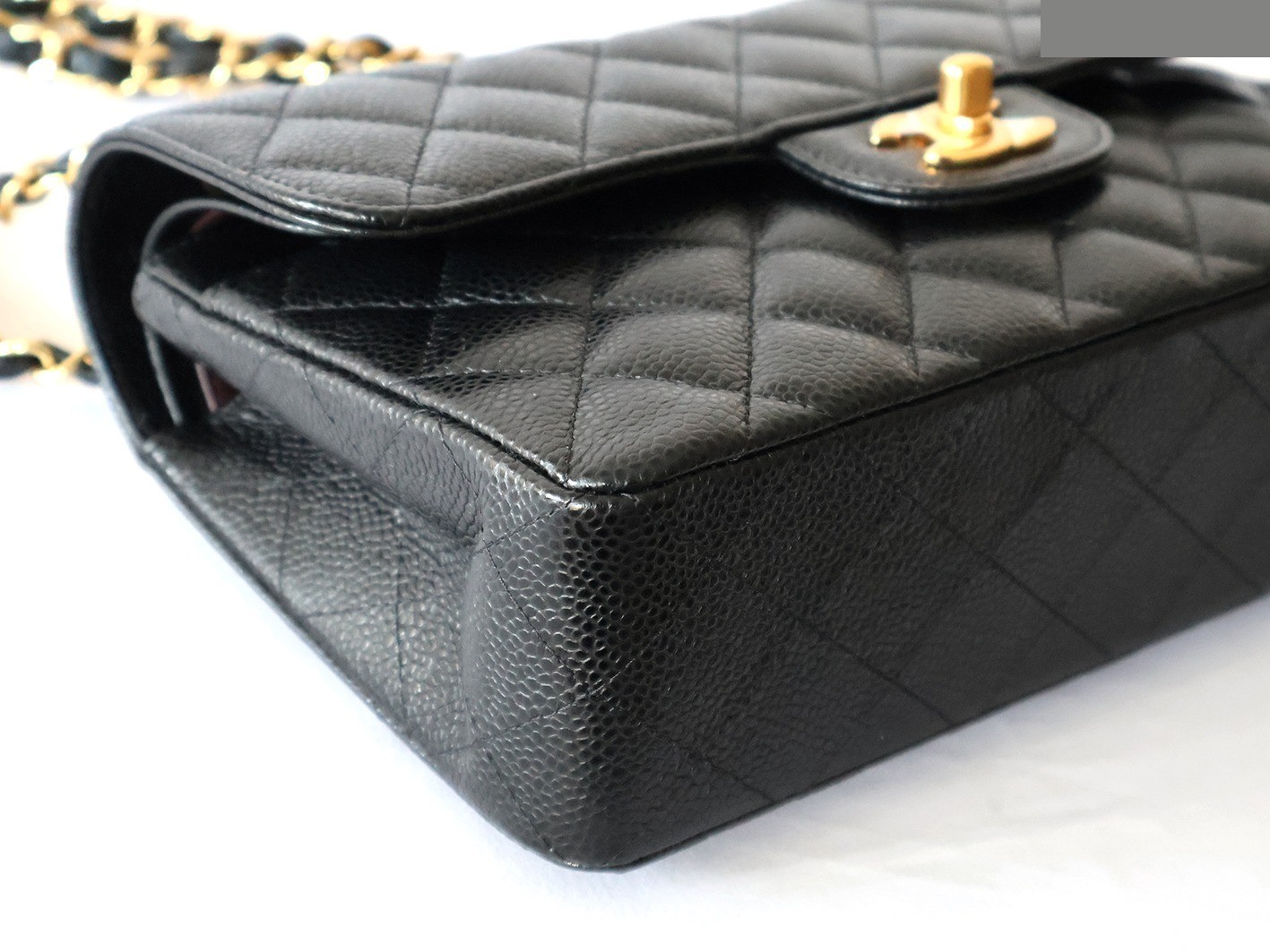 Caviar leather Matelassé 23 Double flap Double chain shoulder bag, black — view 3