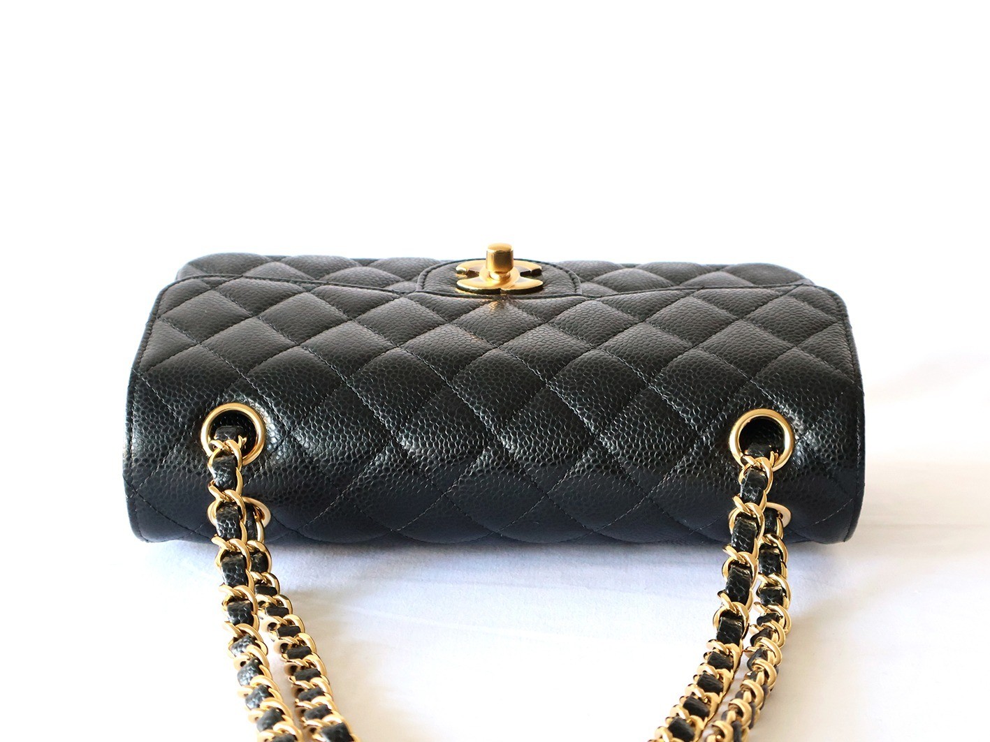 Caviar leather Matelassé 23 Double flap Double chain shoulder bag, black — view 5