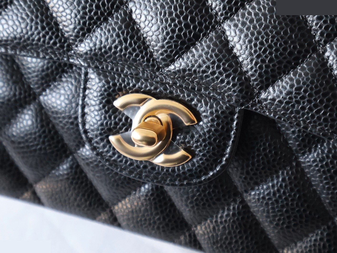 Caviar leather Matelassé 23 Double flap Double chain shoulder bag, black — view 7