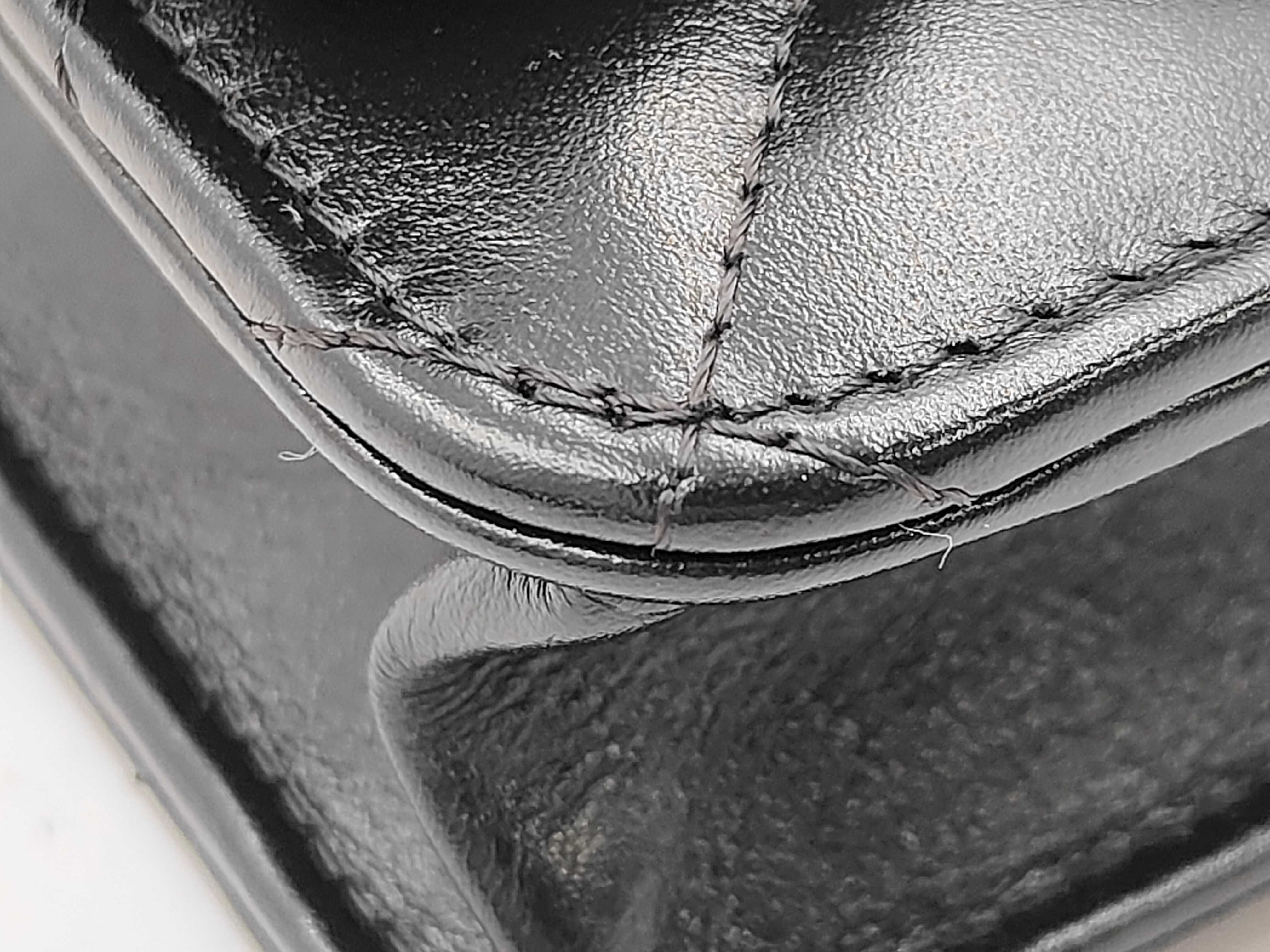 Lambskin Chain Wallet AP2289B06092 Black Gold Hardware Serial Plate Shoulder Bag — view 6