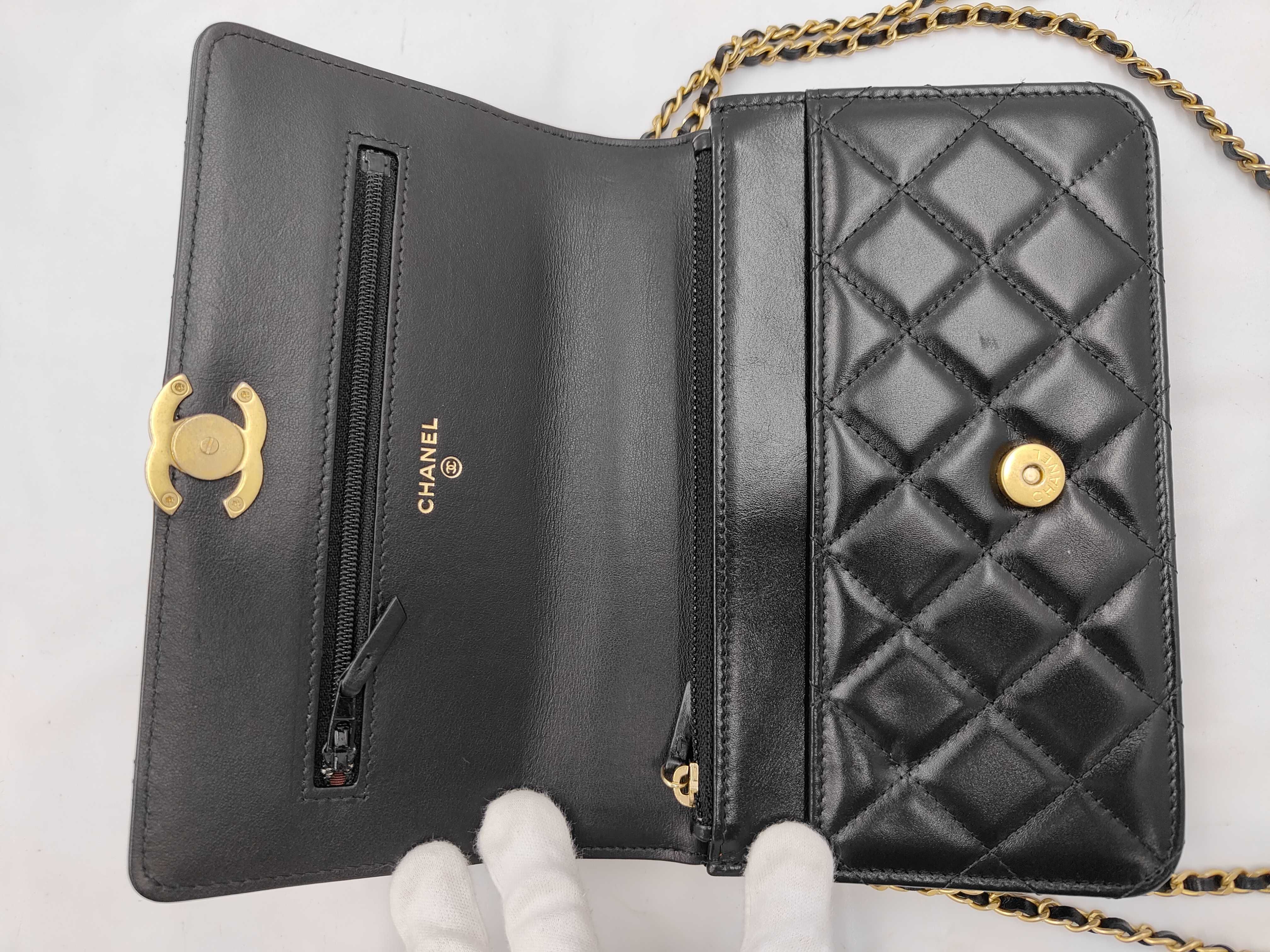 Lambskin Chain Wallet AP2289B06092 Black Gold Hardware Serial Plate Shoulder Bag — view 8