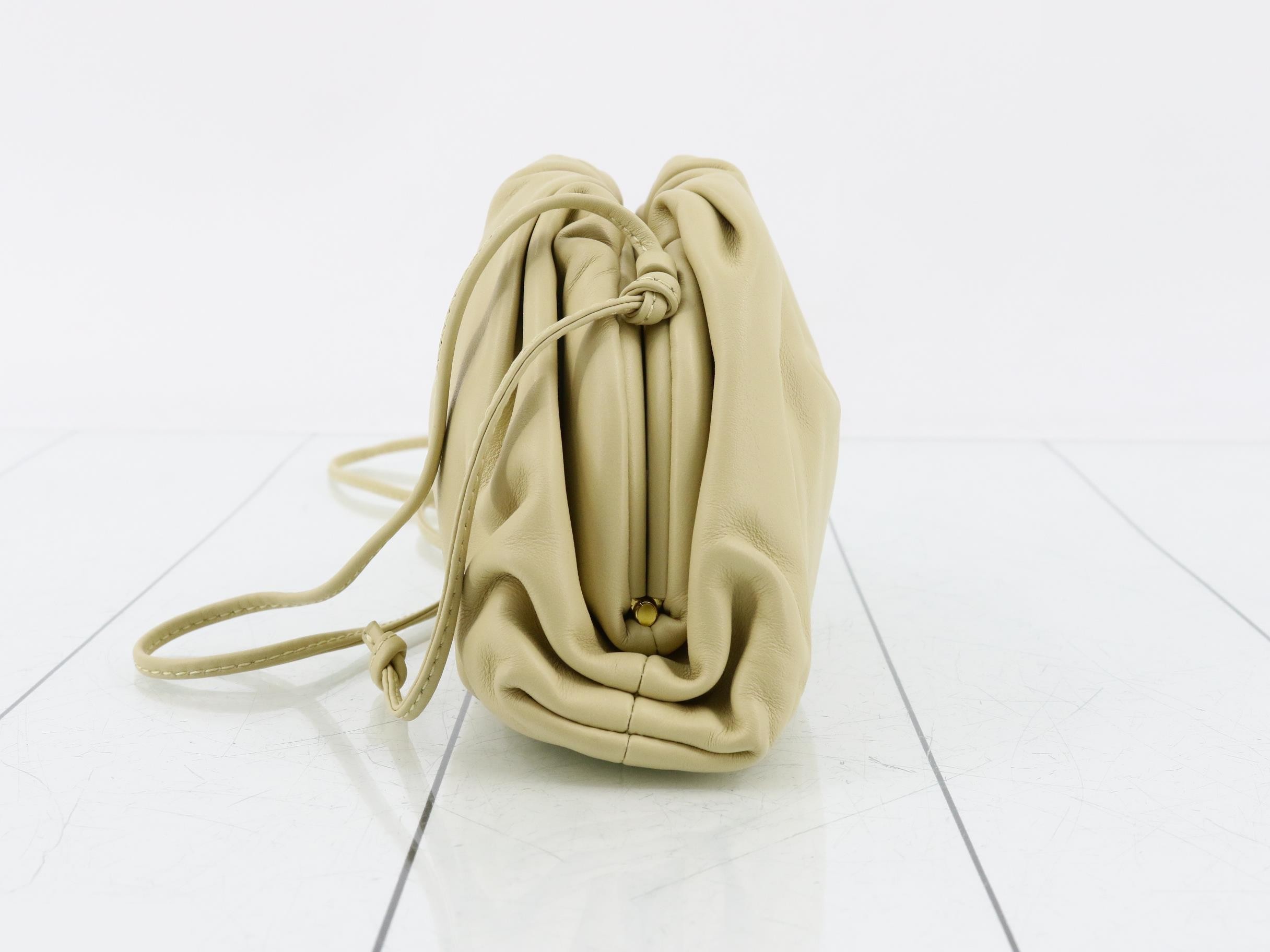 pouch — view 3